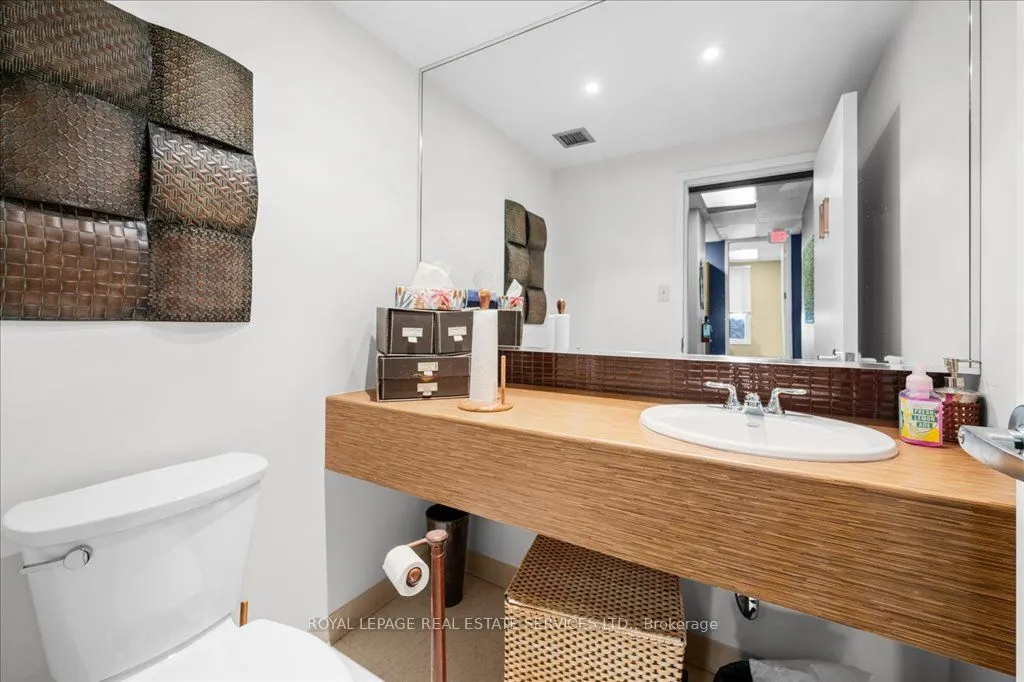 414 North Service Road E, #200
