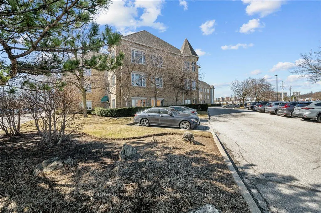 414 North Service Road E, #200