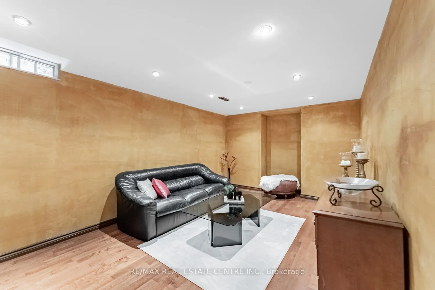 3096 Sir John's Homestead