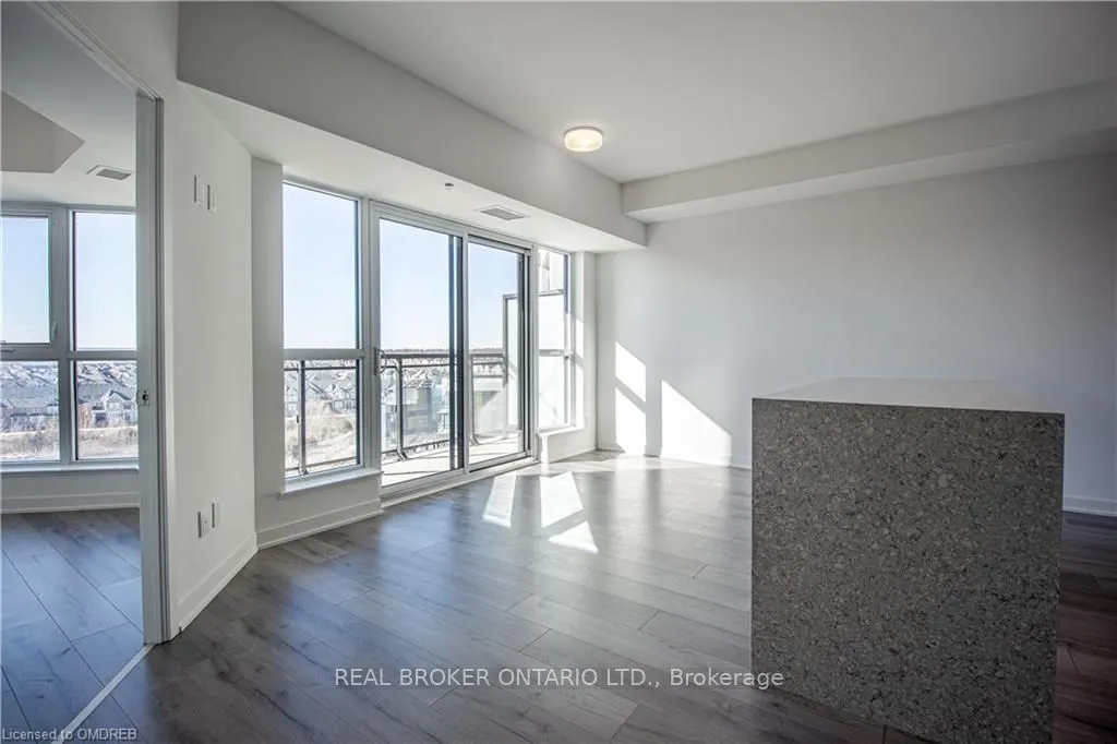405 DUNDAS Street W, #728