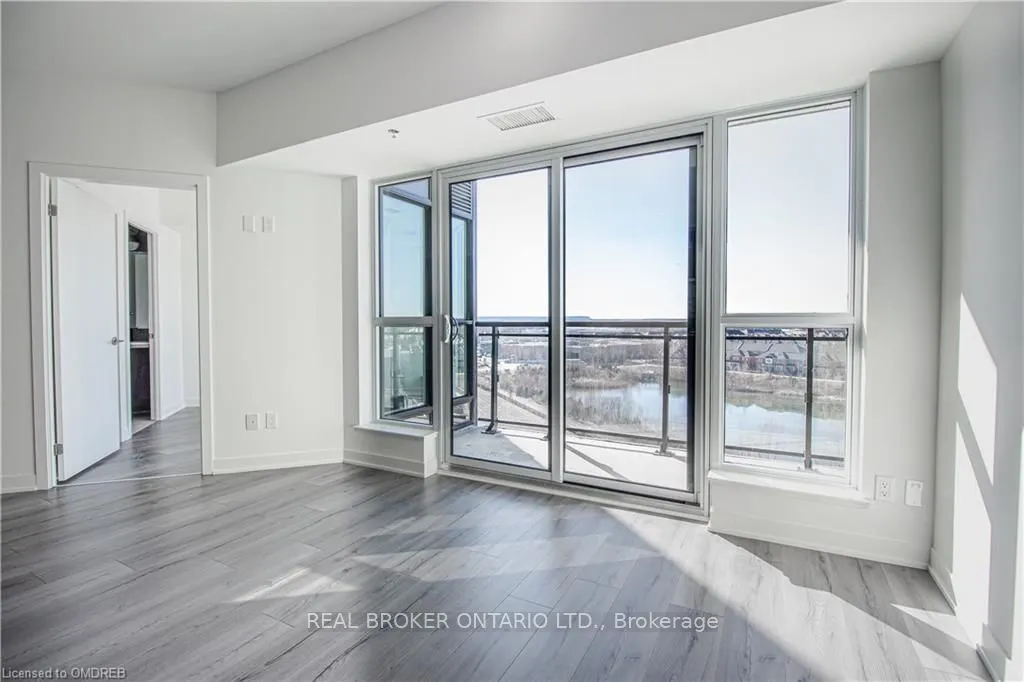 405 DUNDAS Street W, #728