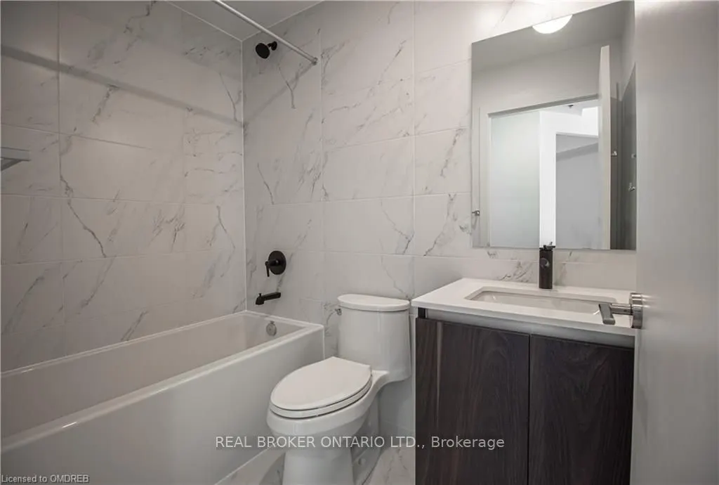 405 DUNDAS Street W, #728