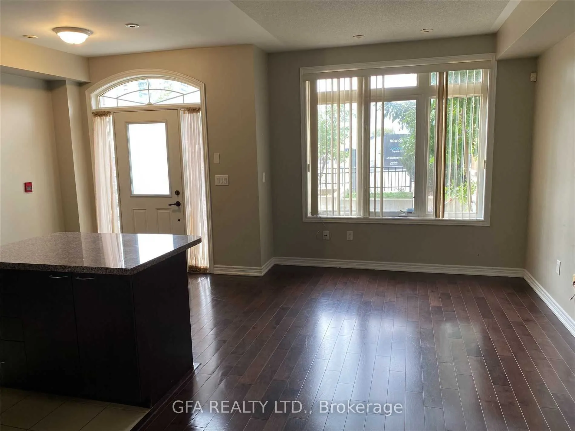 383 Prince Of Wales Drive, #113