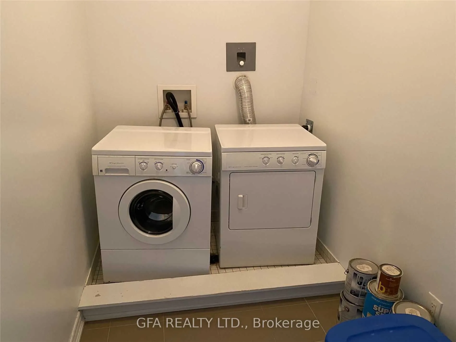 383 Prince Of Wales Drive, #113