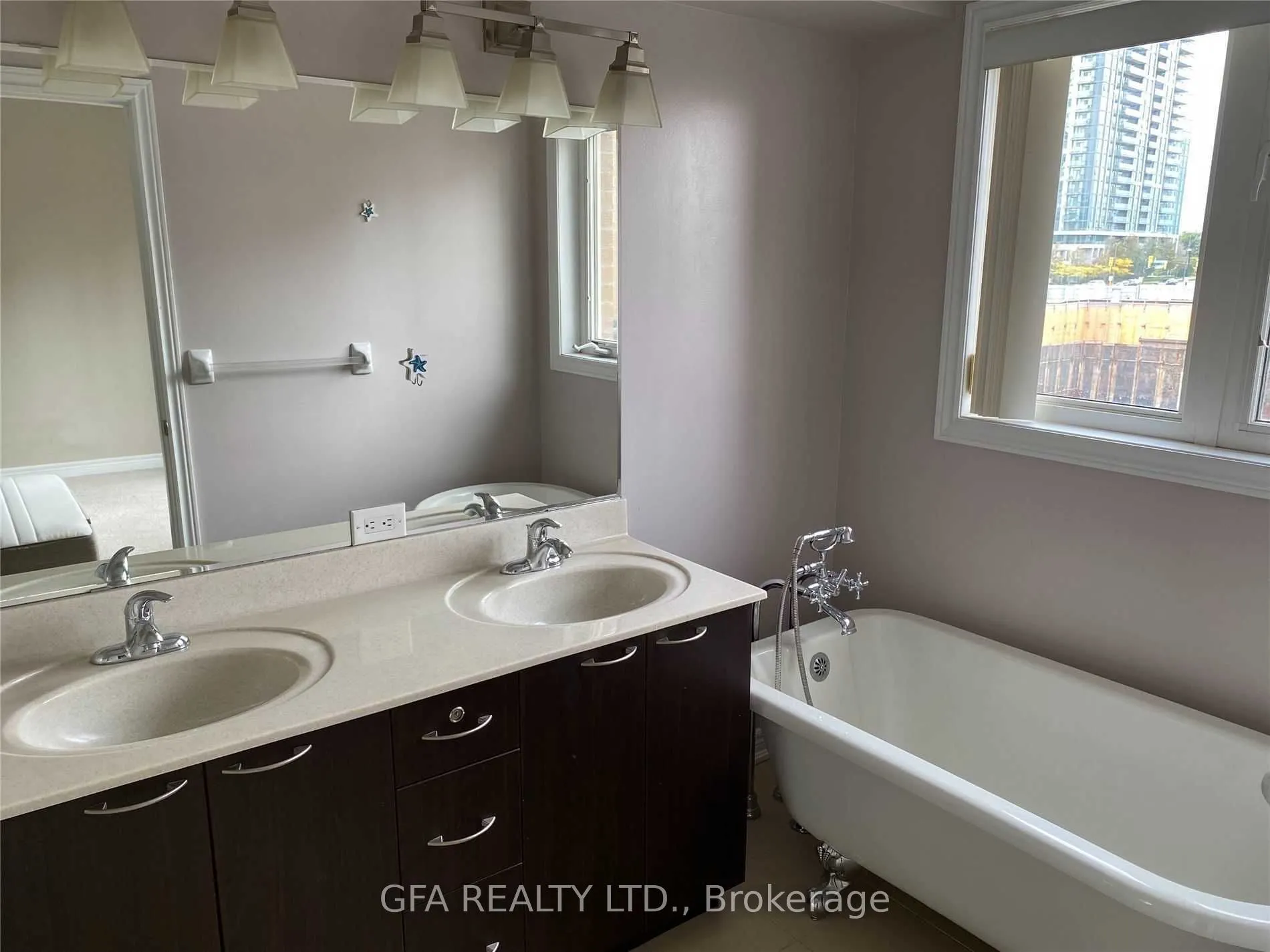 383 Prince Of Wales Drive, #113