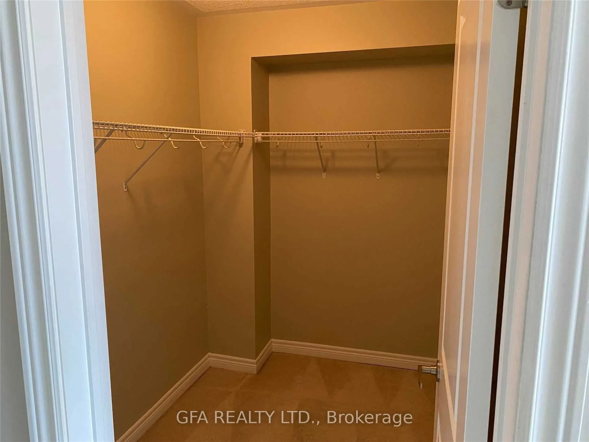 383 Prince Of Wales Drive, #113