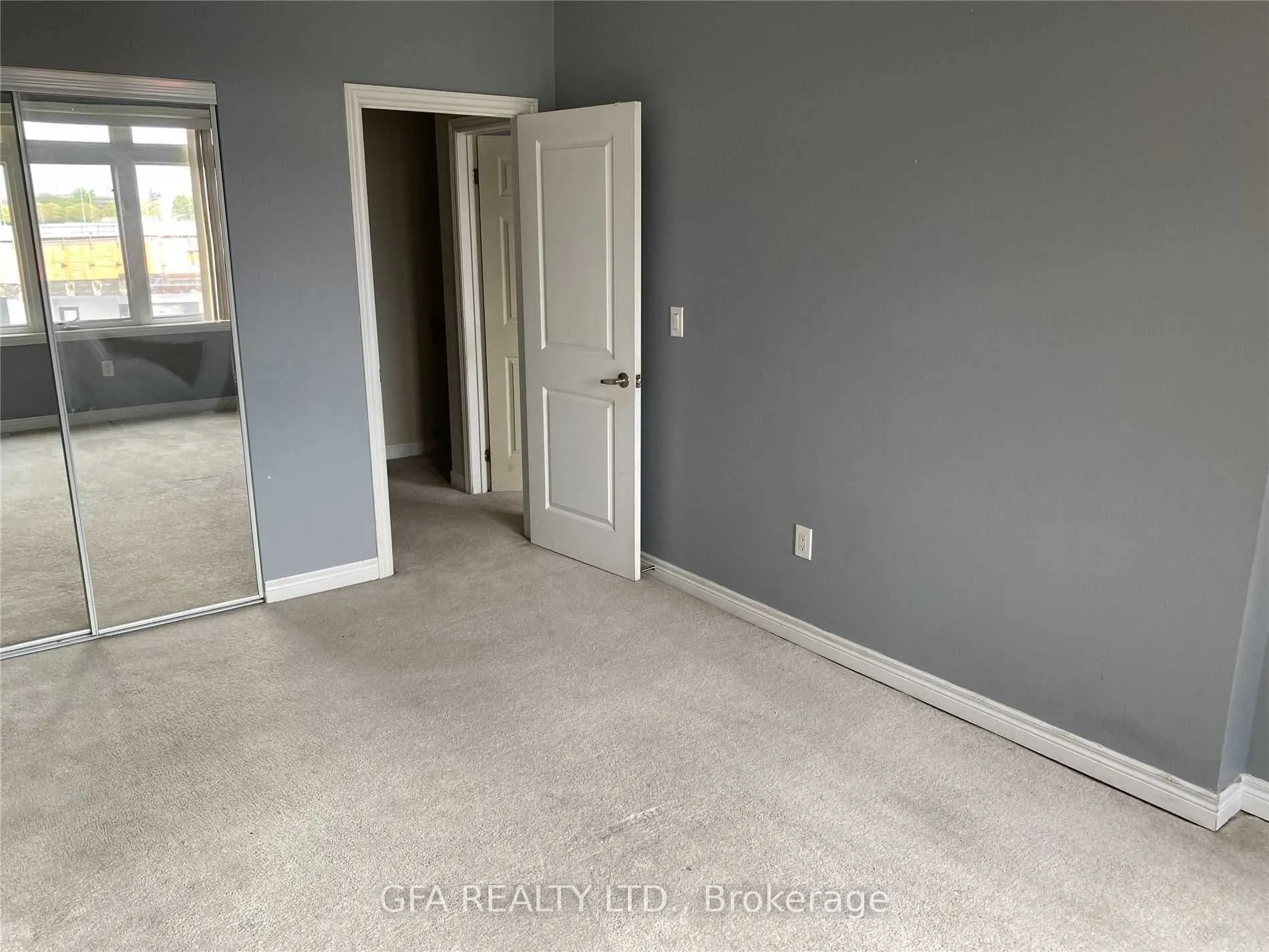 383 Prince Of Wales Drive, #113