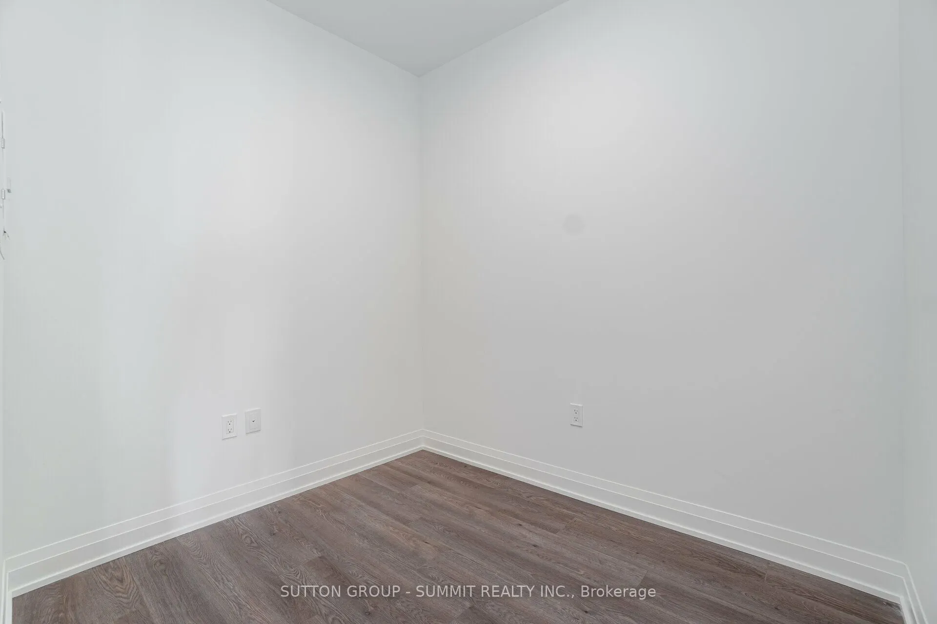 509 Dundas Street W, #226
