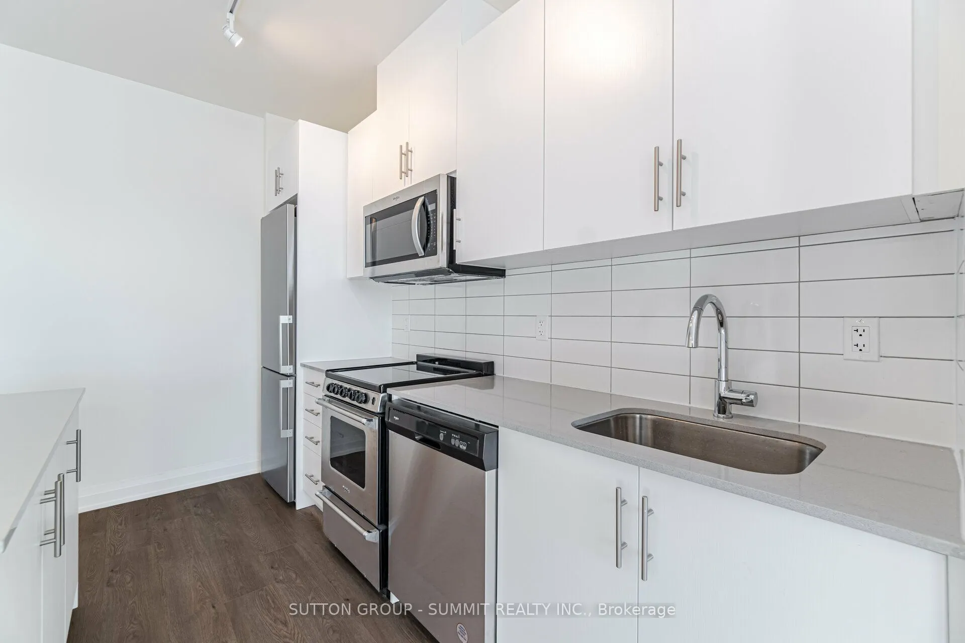509 Dundas Street W, #226