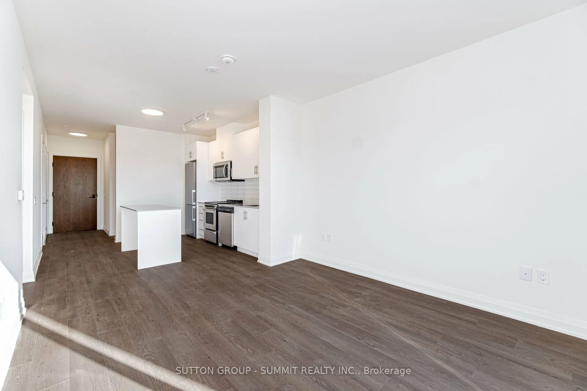 509 Dundas Street W, #226