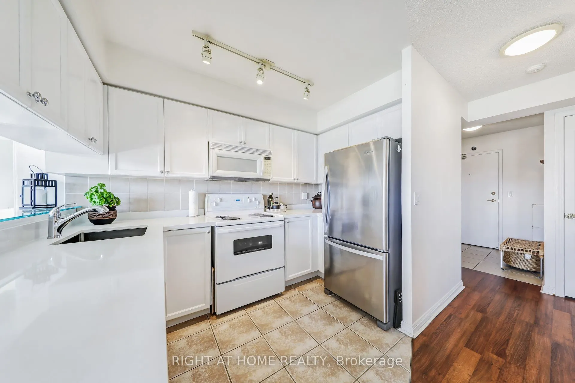 1140 Parkwest Place, #502