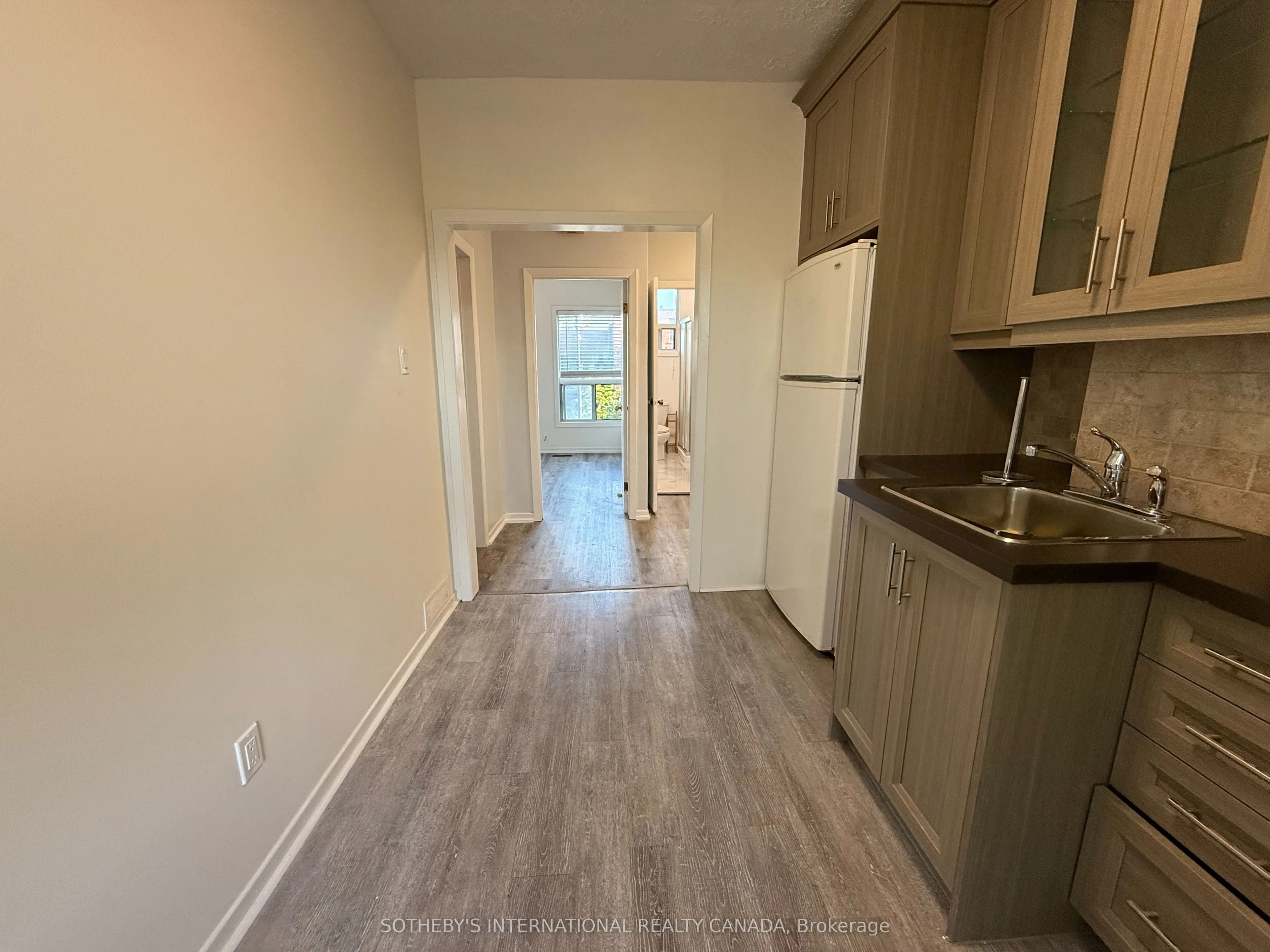 3254 Dundas Street W