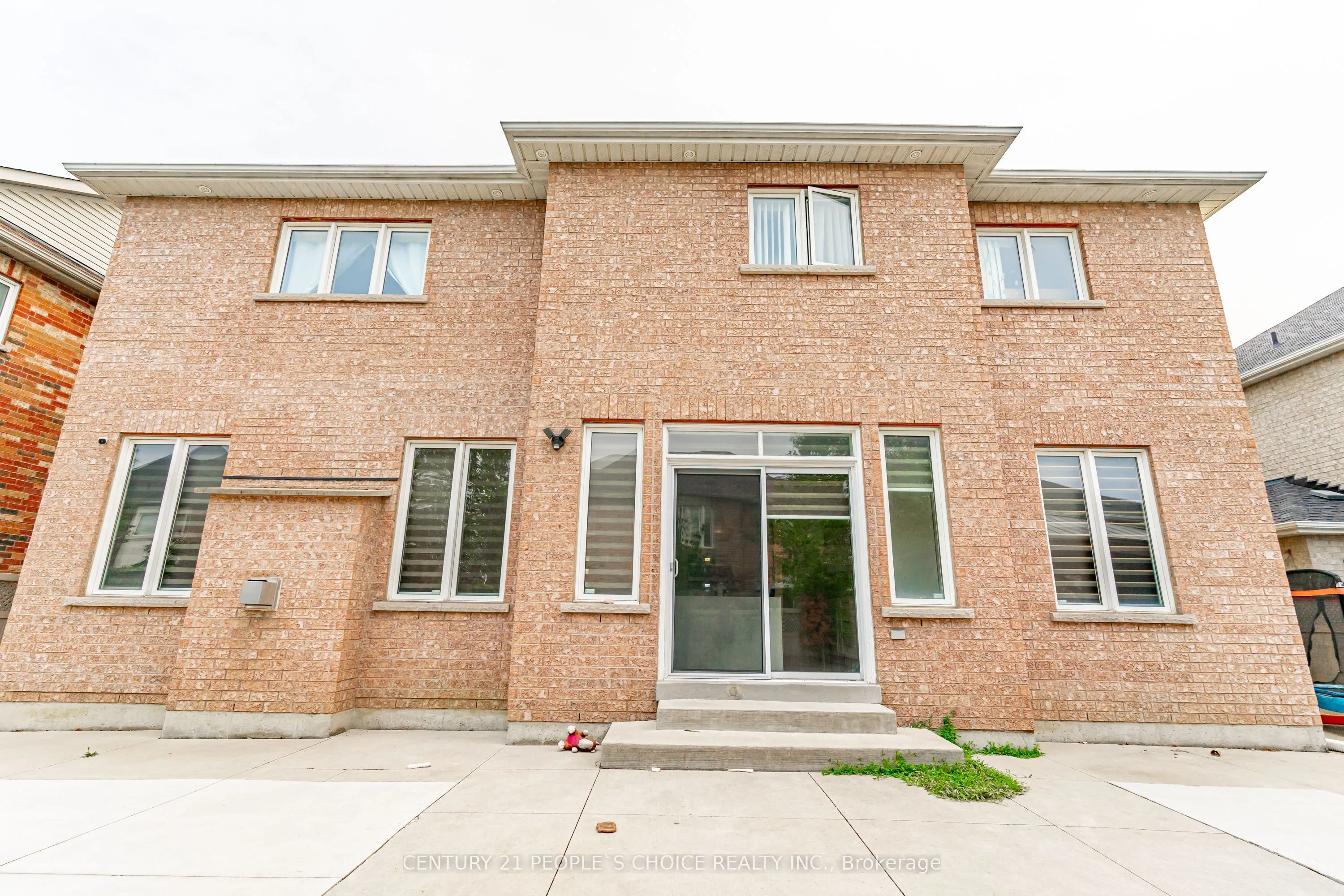 39 Huntspoint Drive