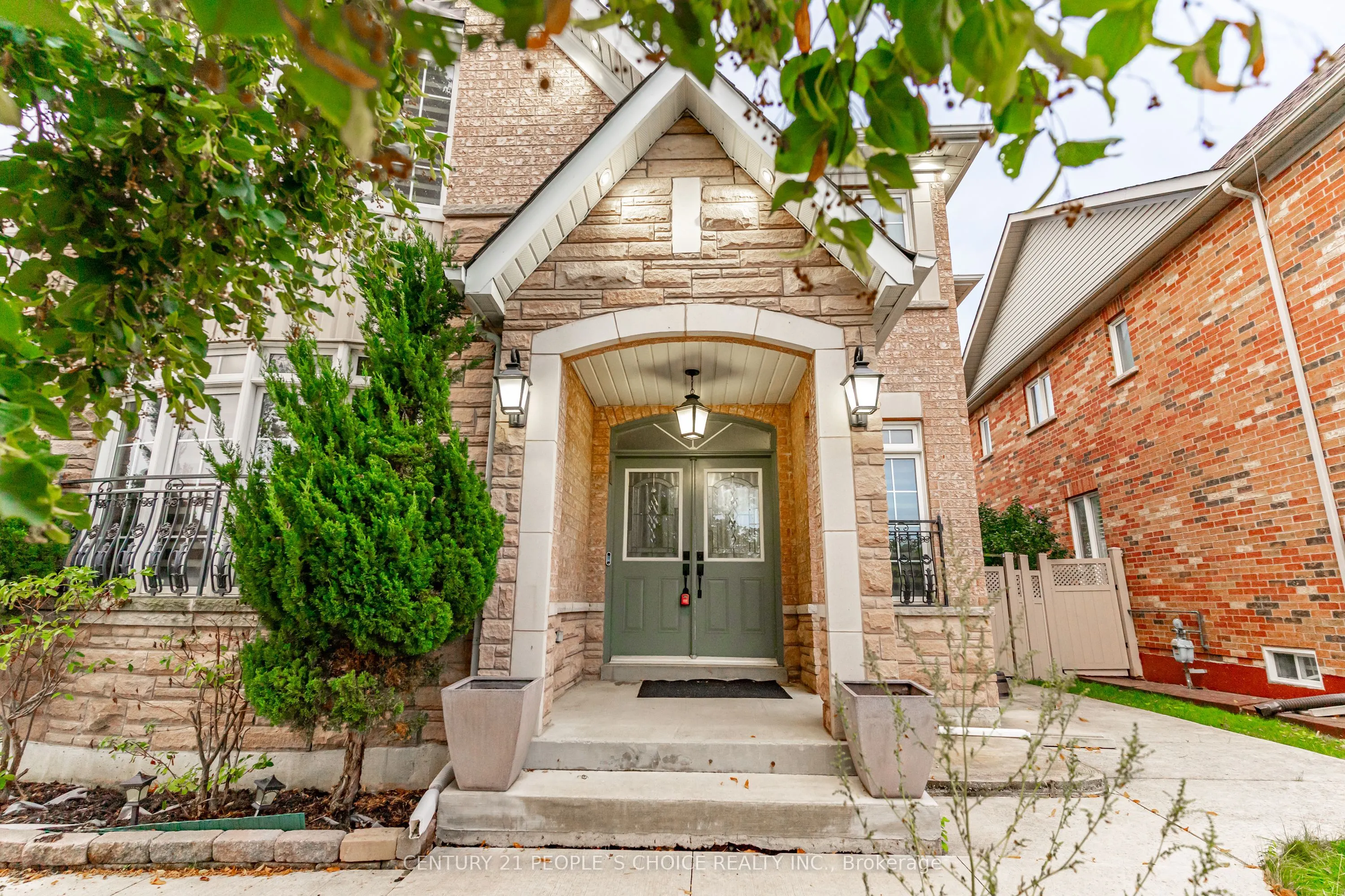 39 Huntspoint Drive