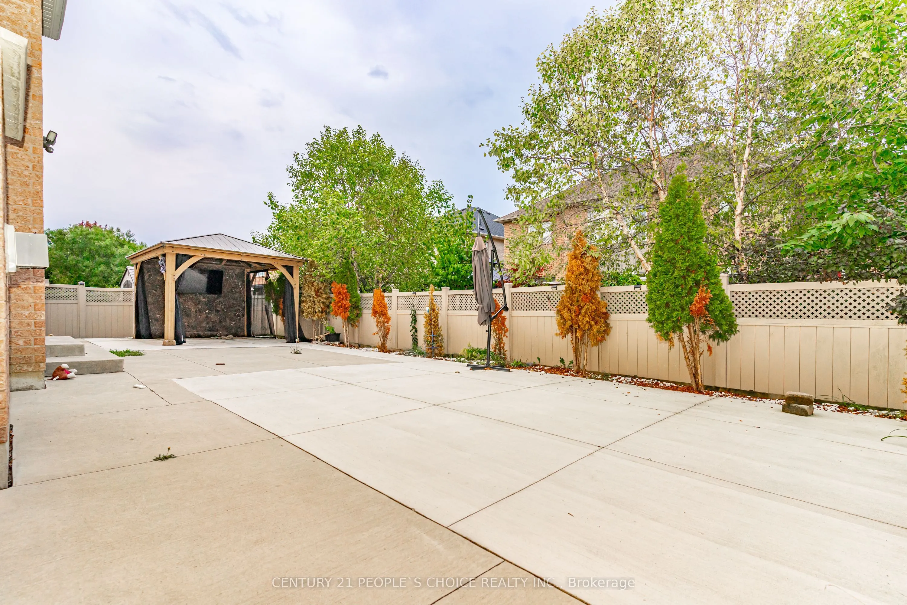 39 Huntspoint Drive