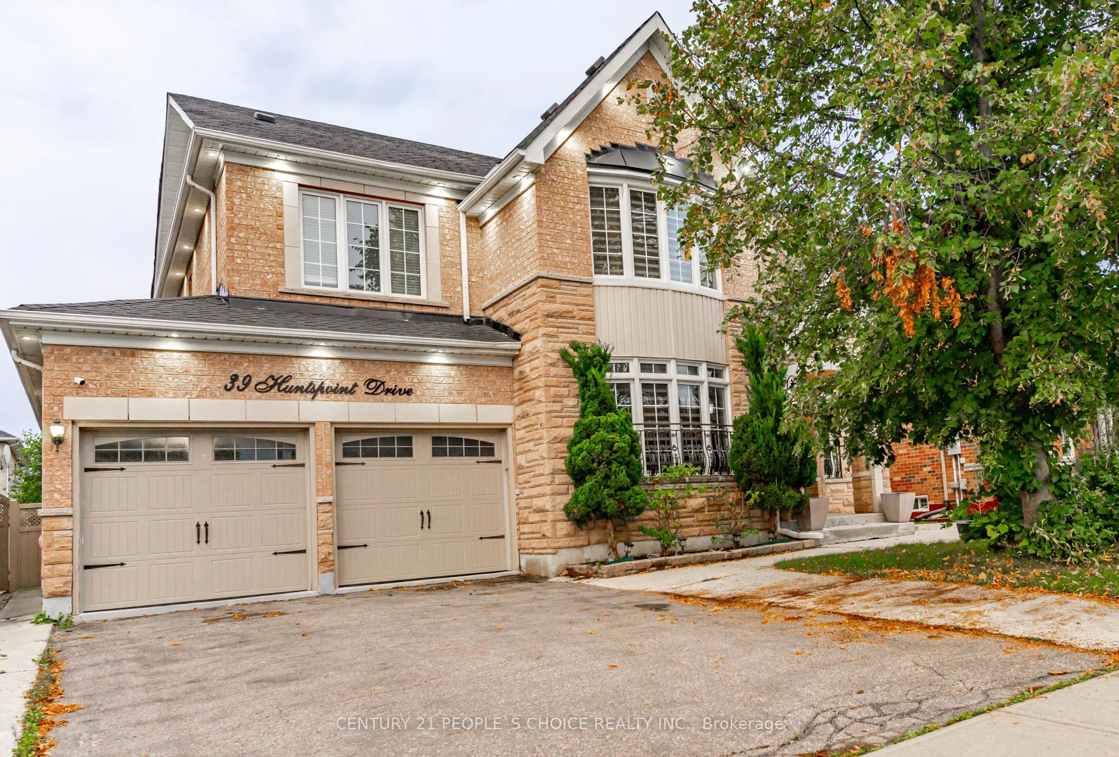 39 Huntspoint Drive