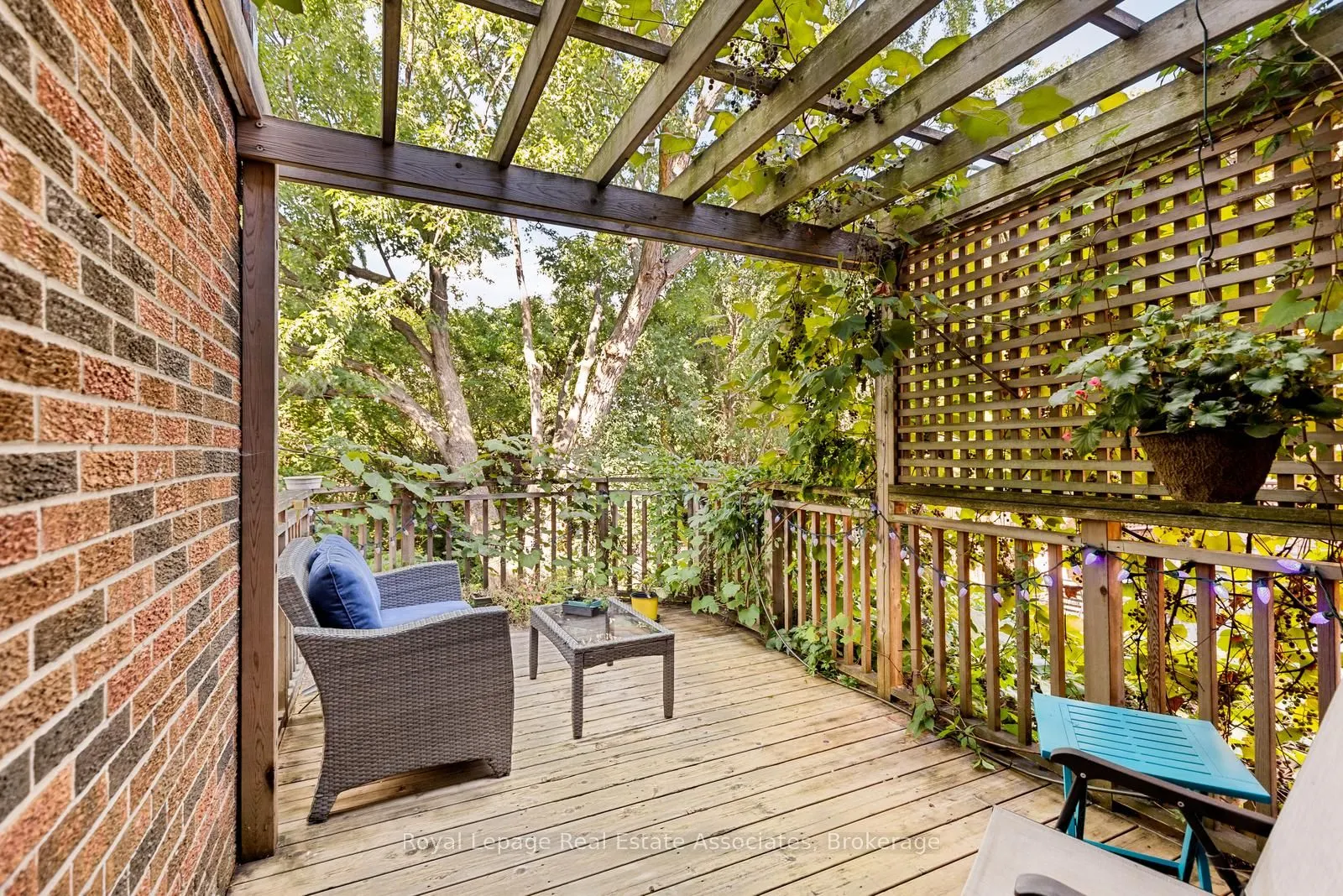 4265 Thom Gardens