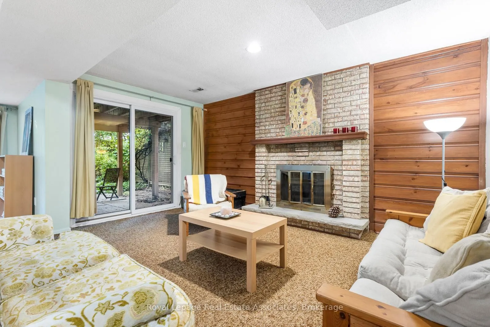 4265 Thom Gardens
