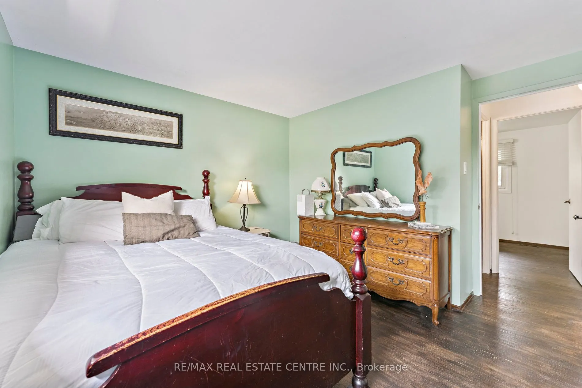 102 Rutherford Road N