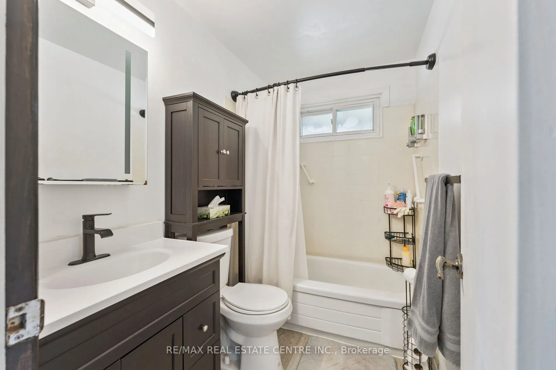 102 Rutherford Road N