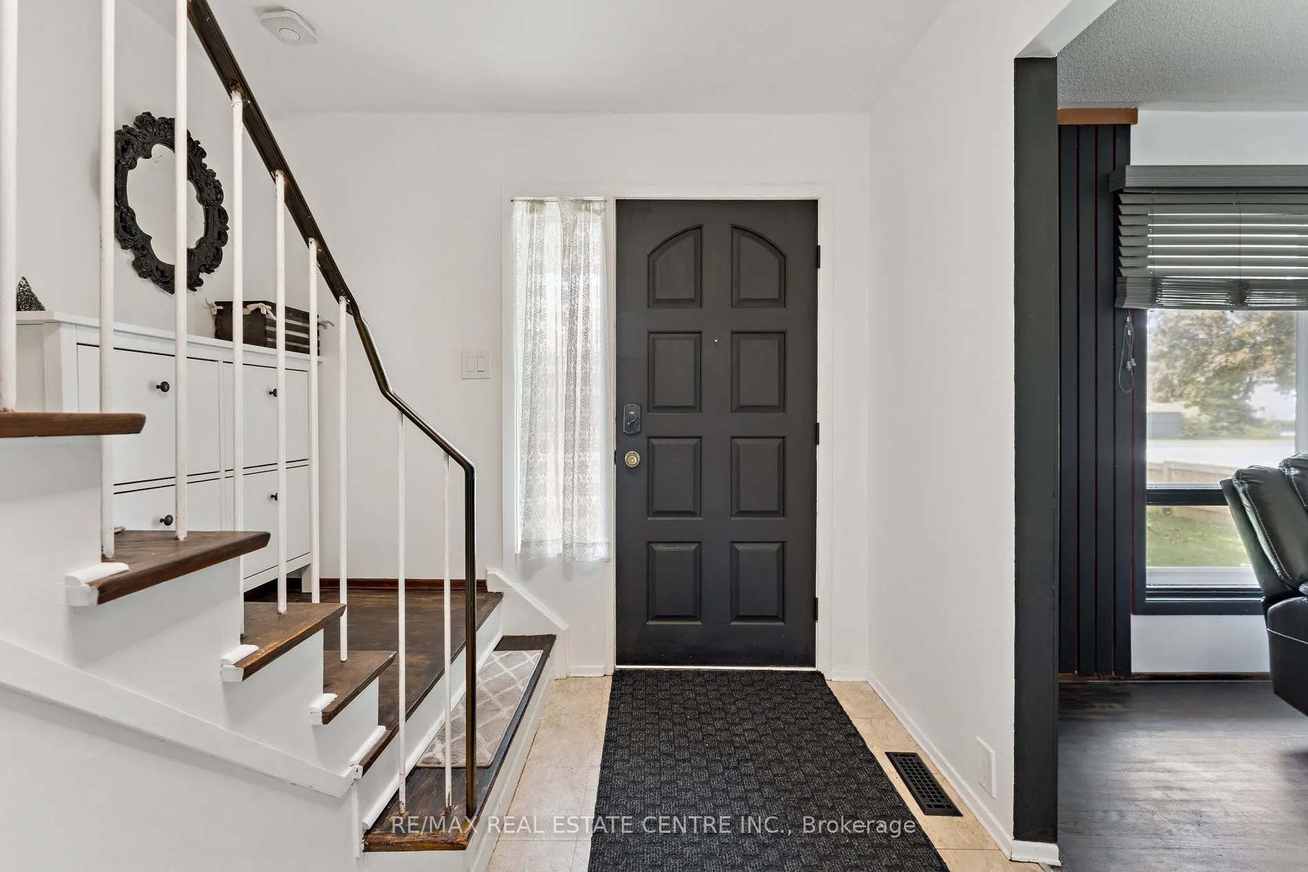 102 Rutherford Road N