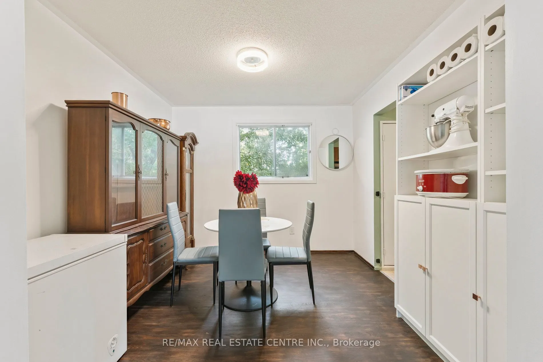 102 Rutherford Road N