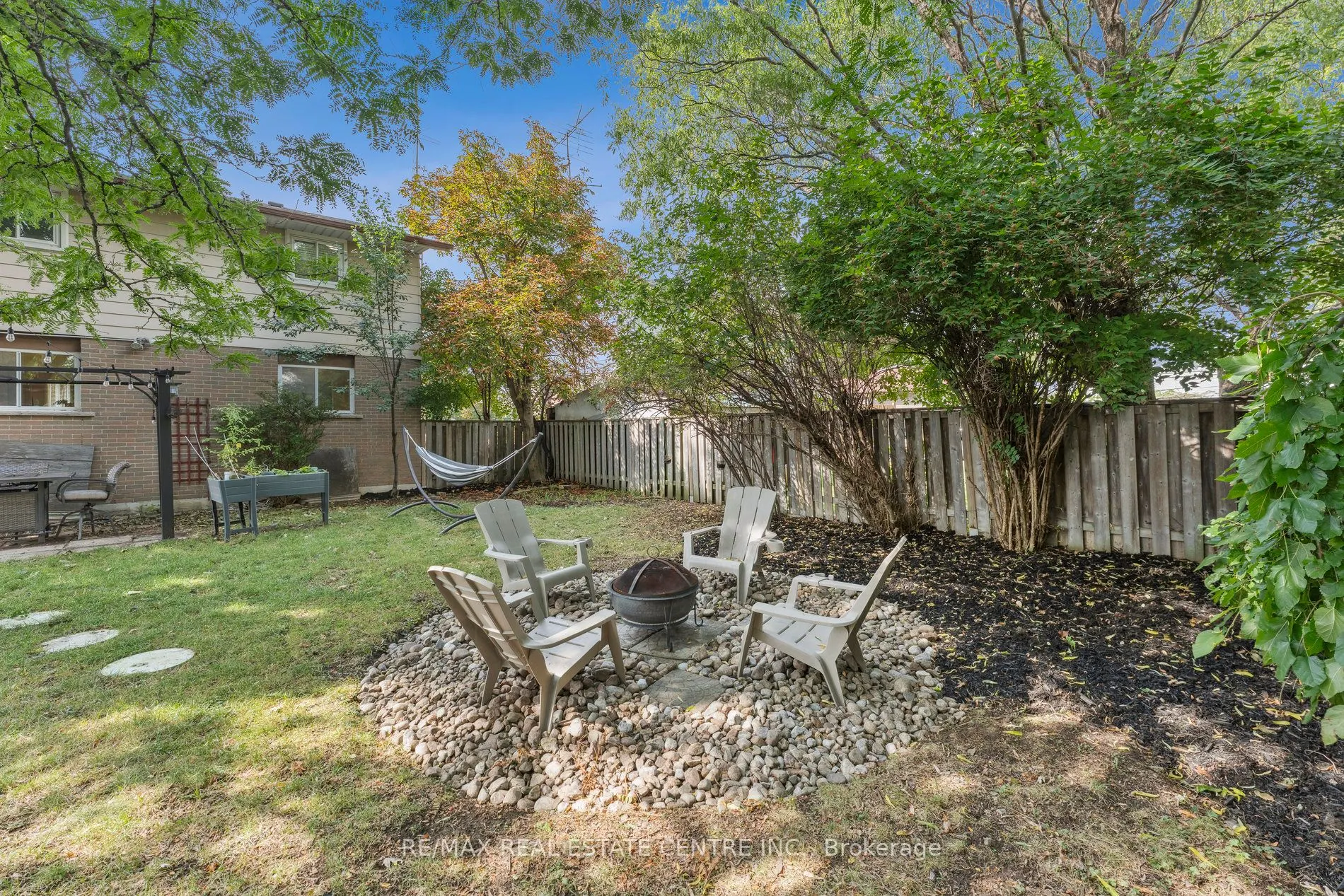 102 Rutherford Road N