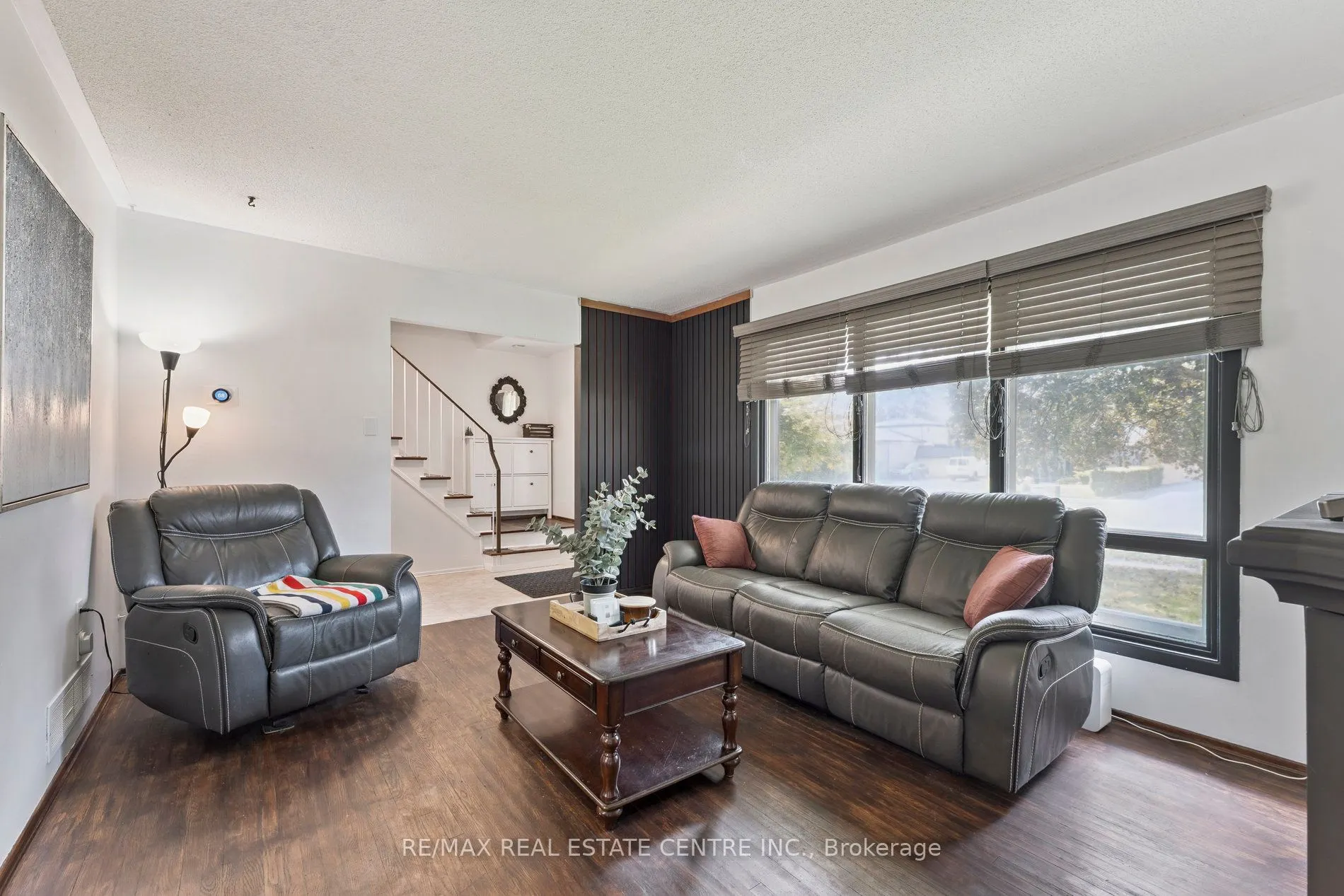 102 Rutherford Road N