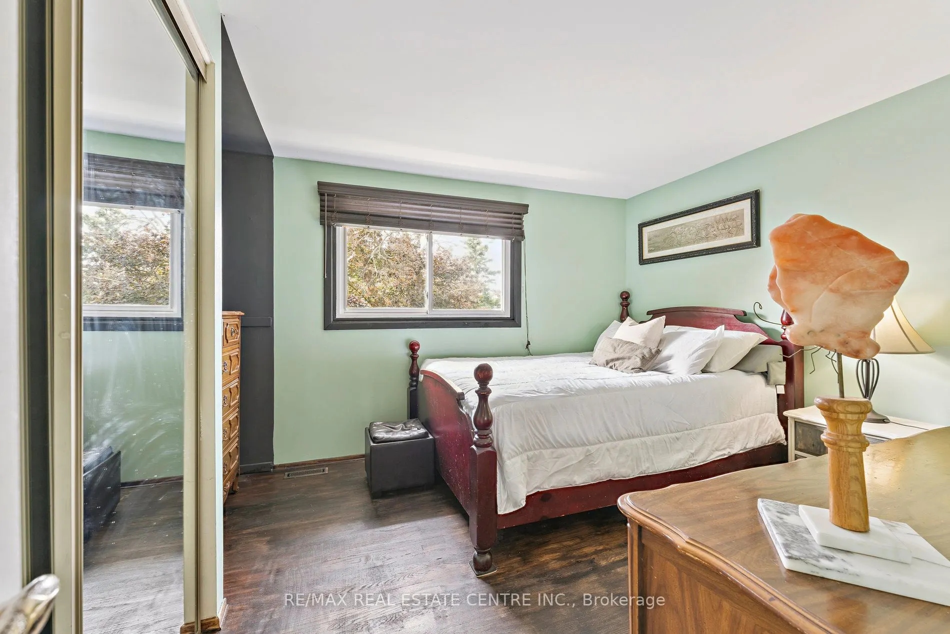 102 Rutherford Road N