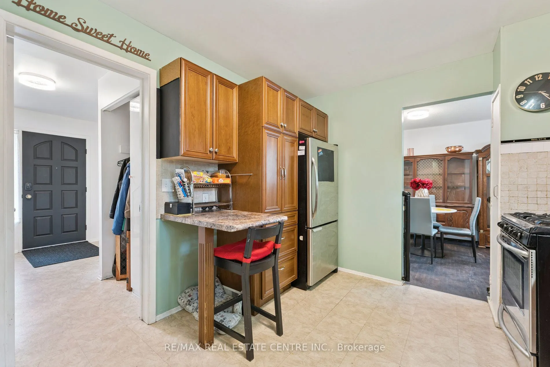 102 Rutherford Road N
