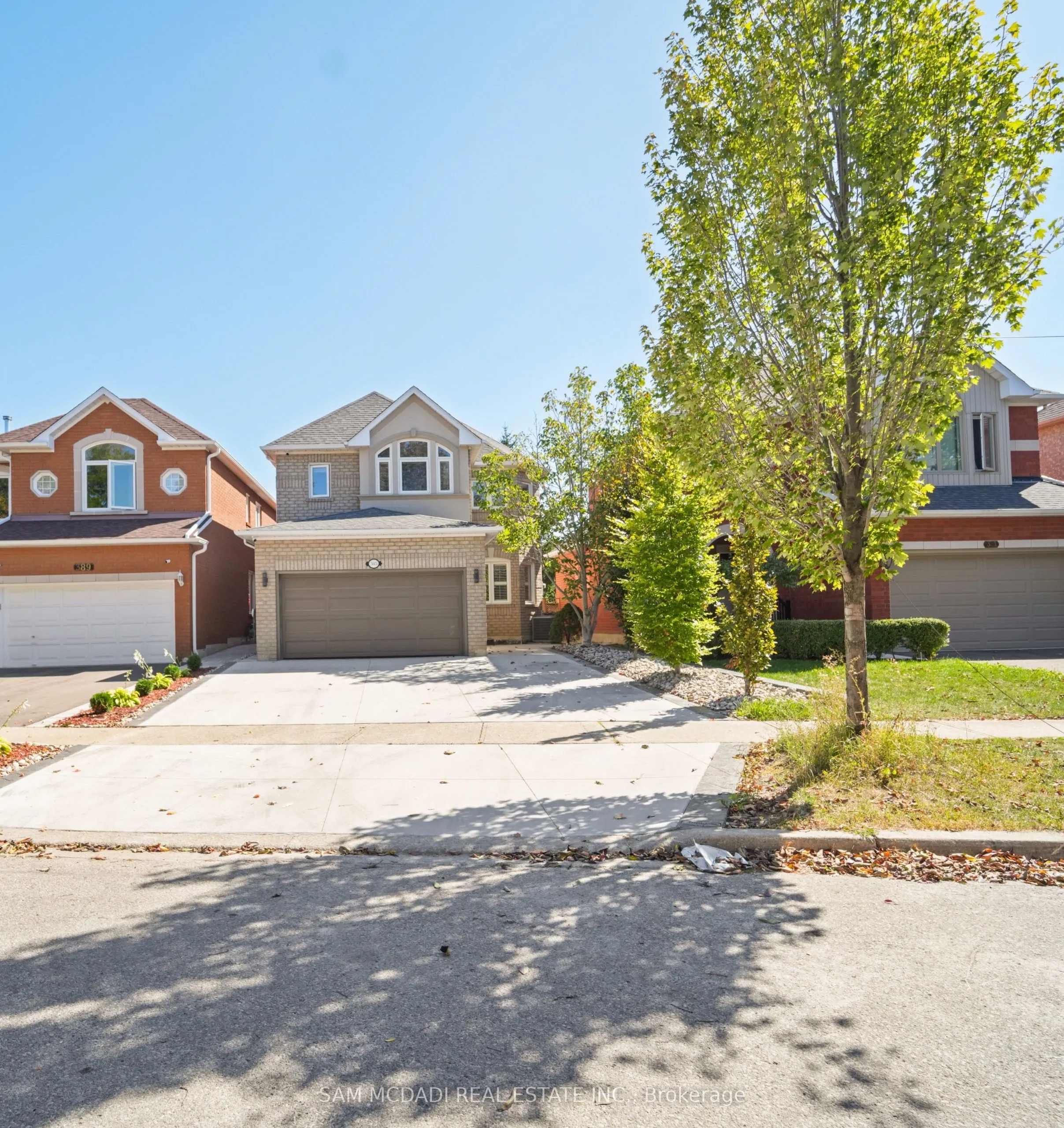 385 Turnberry Crescent