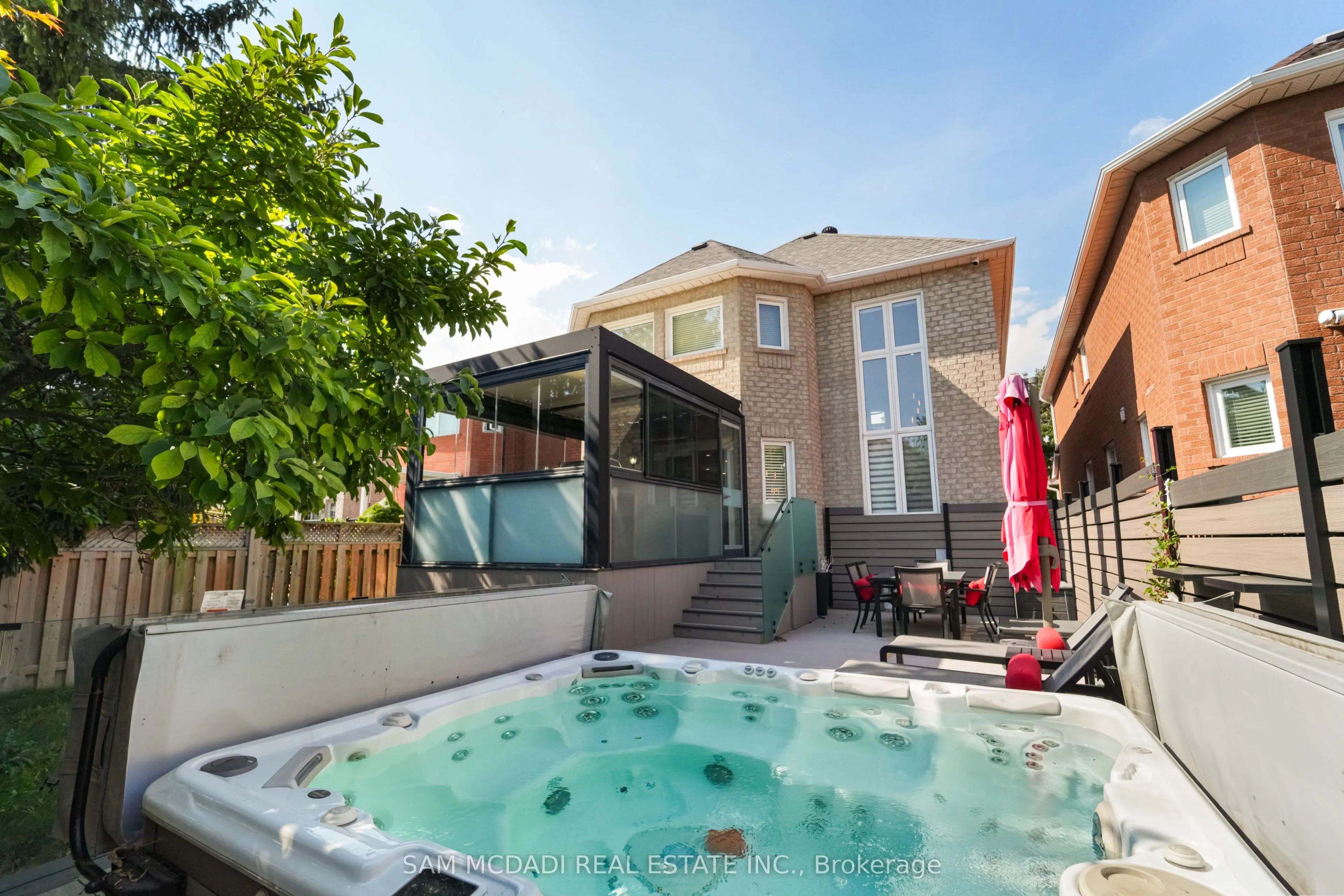 385 Turnberry Crescent
