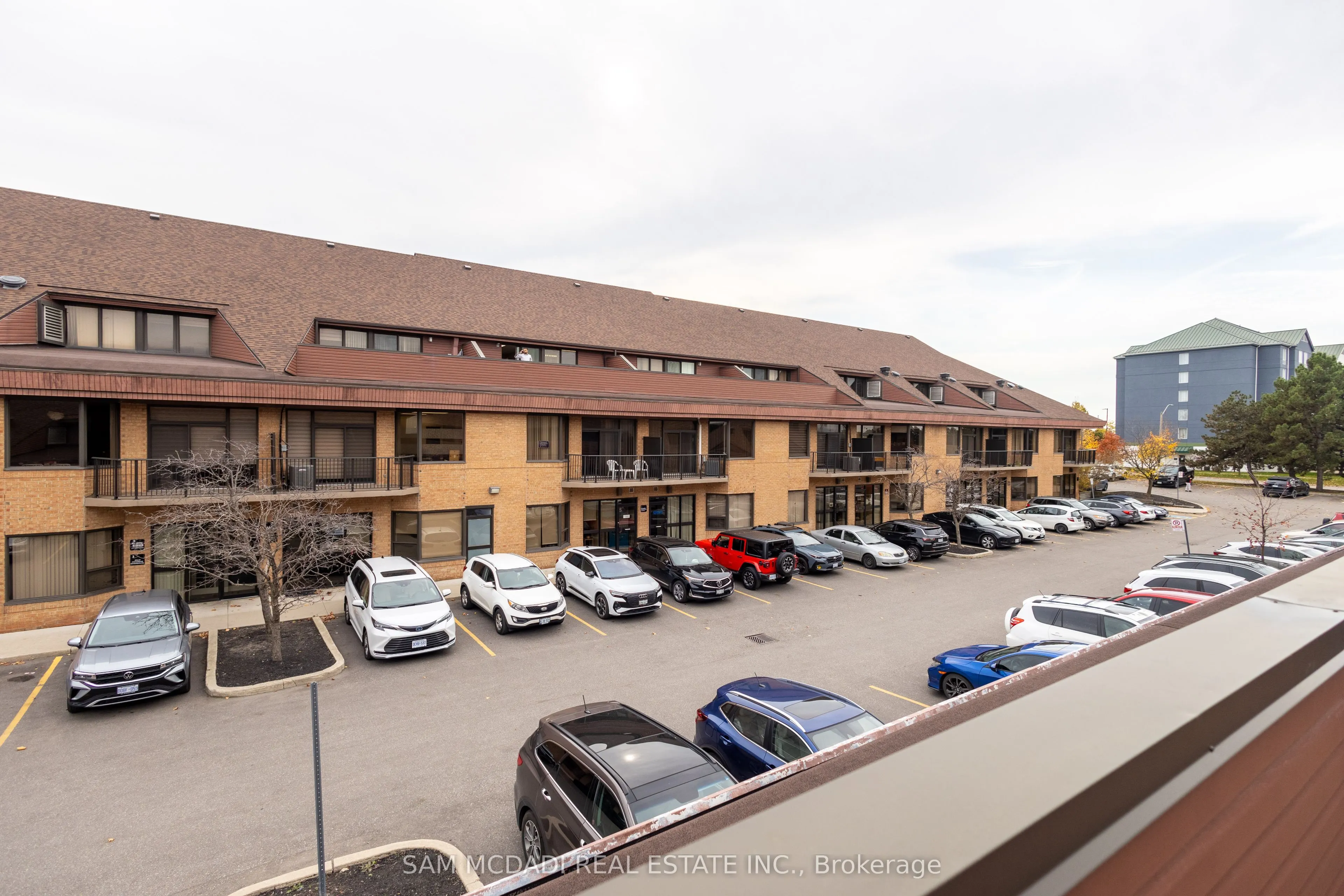 120 Traders Boulevard E, #204
