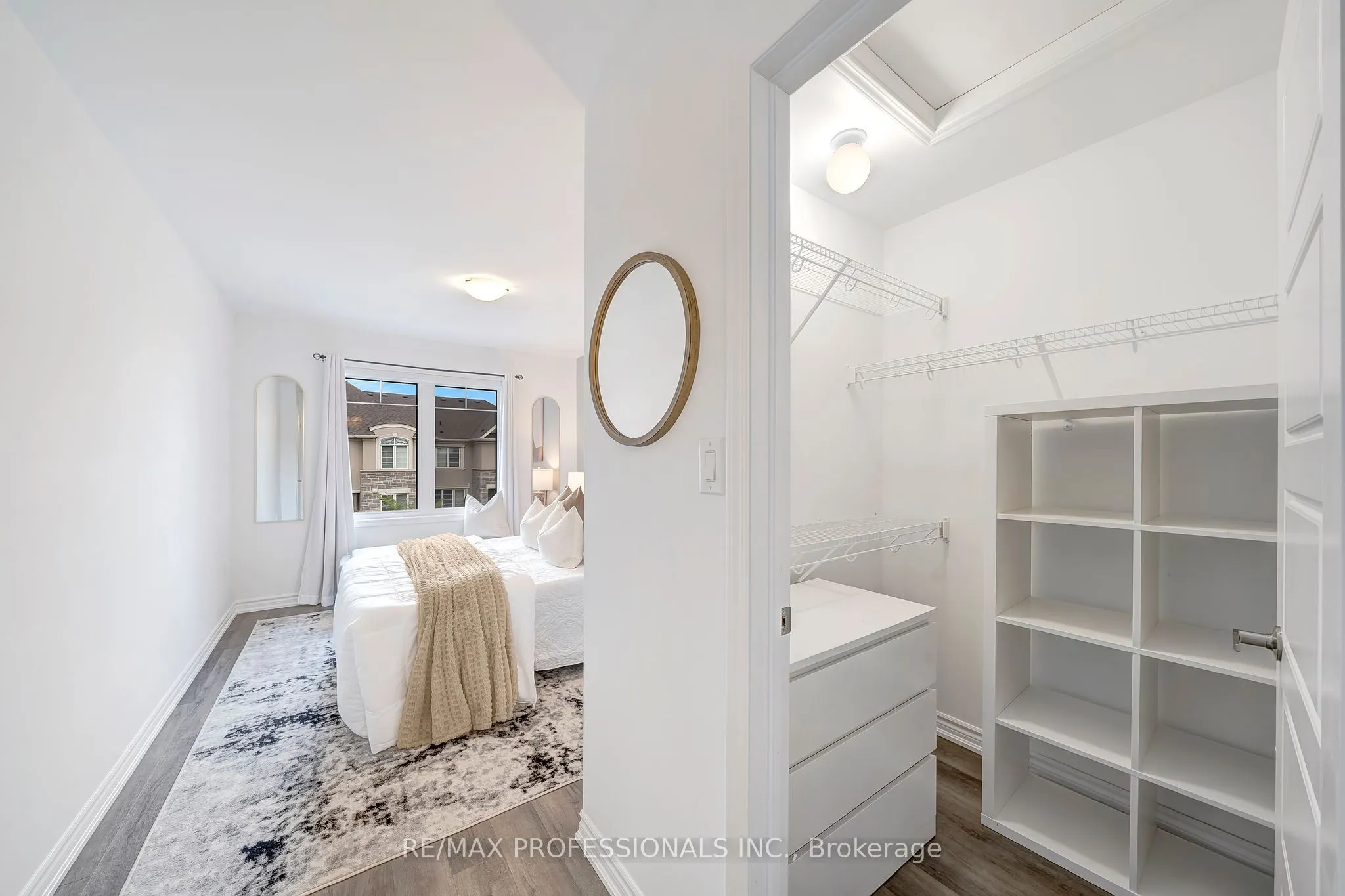 1272 Hop Place