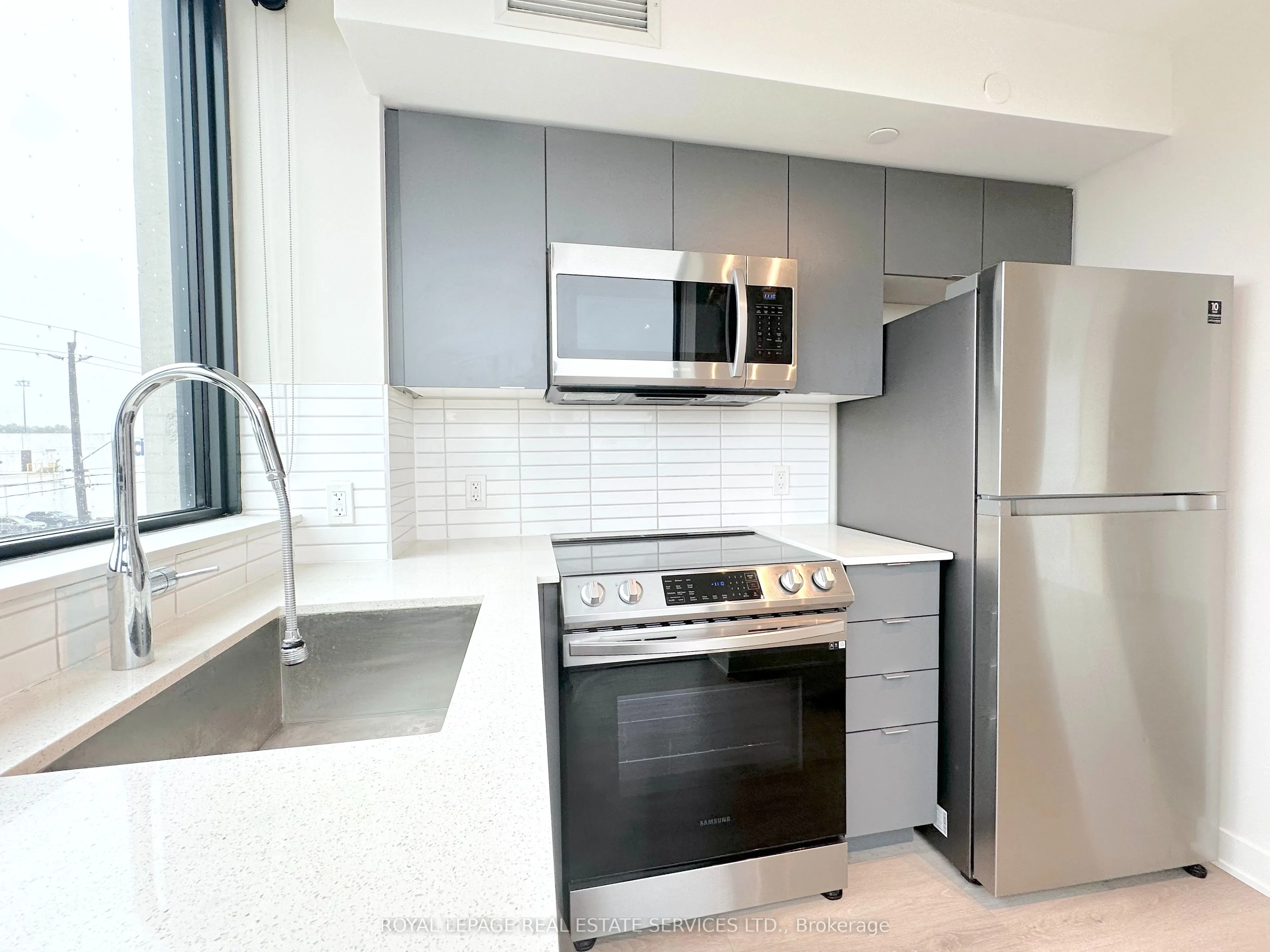 3385 Dundas Street W, #308