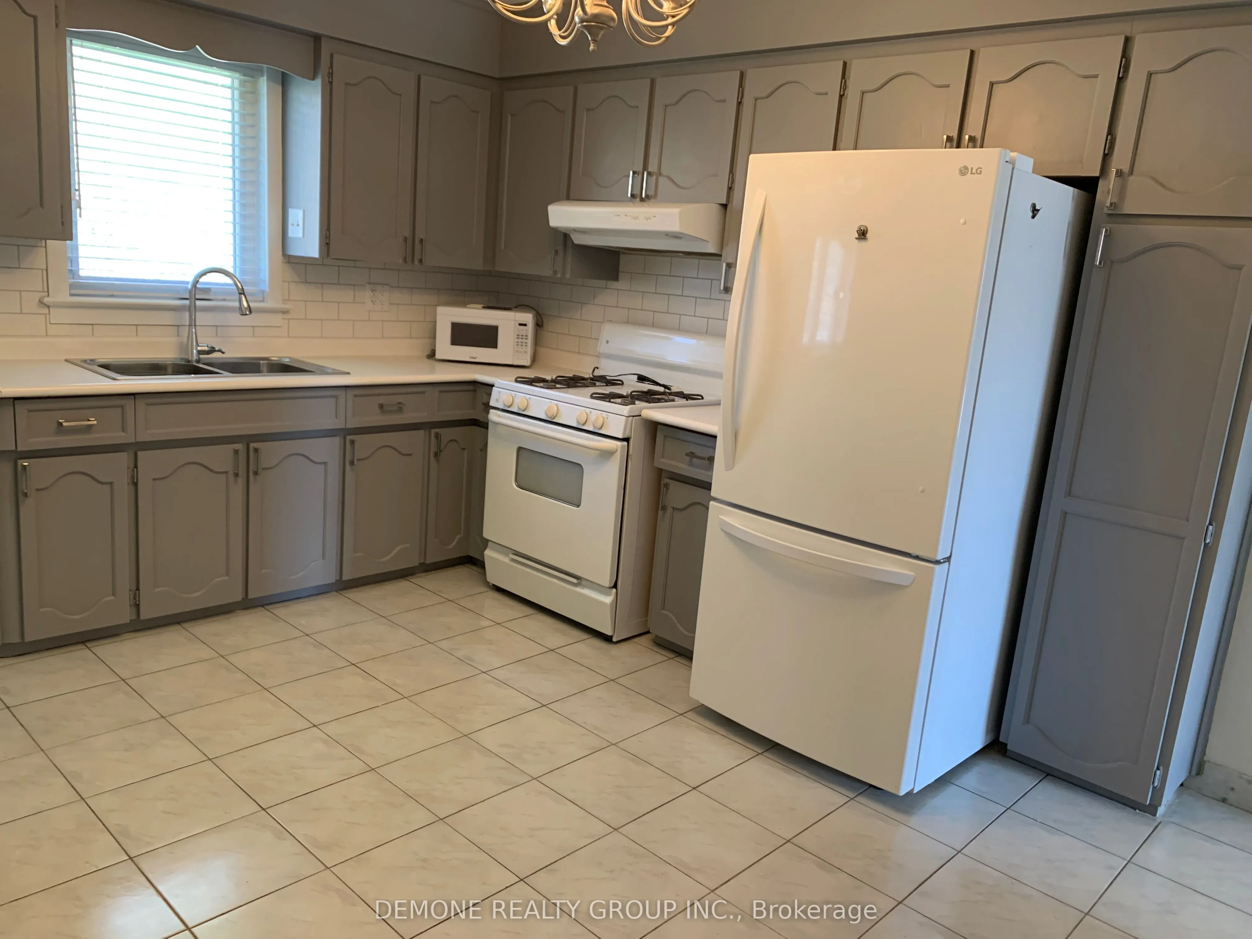 30 Cork Avenue, #MAIN FLOOR