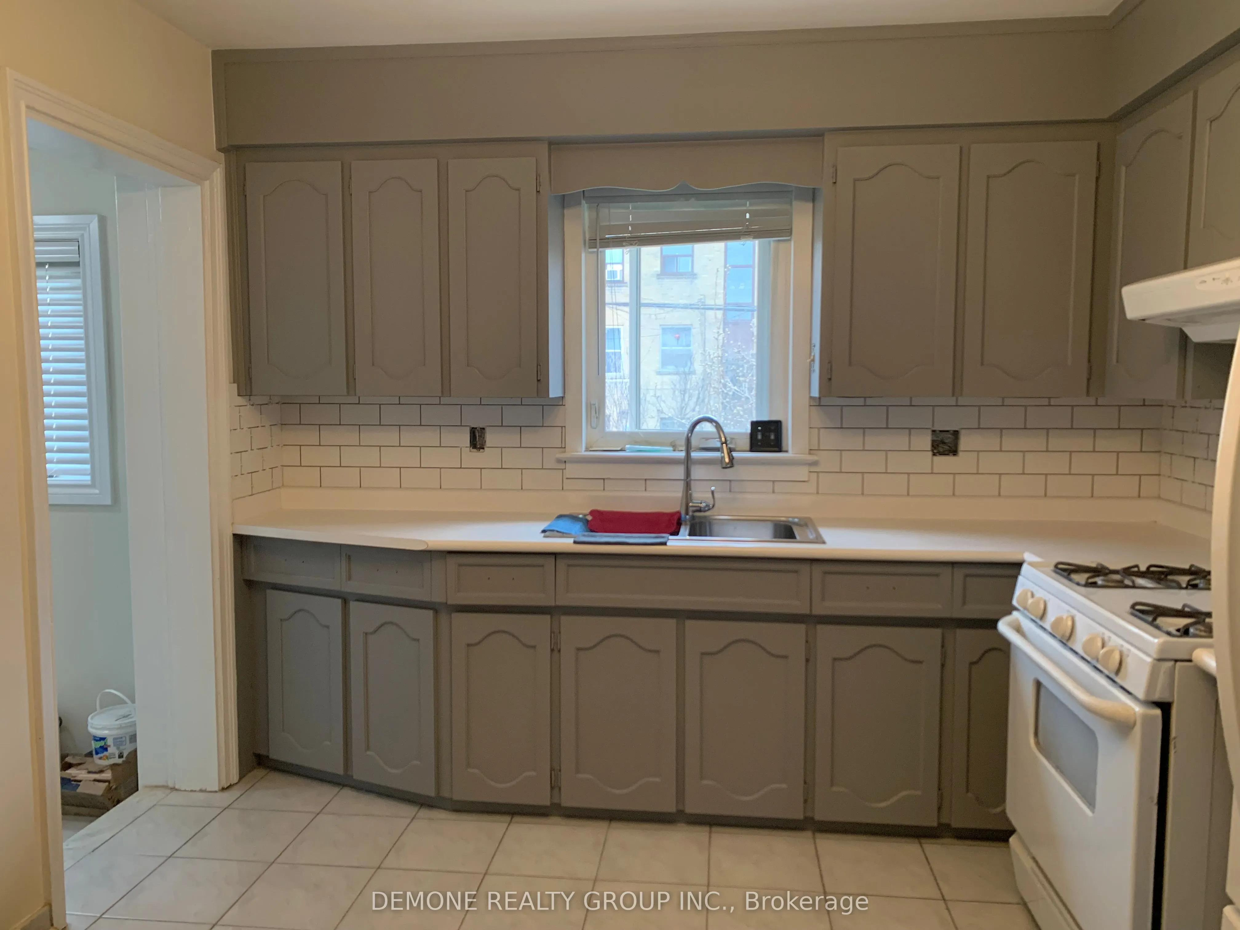 30 Cork Avenue, #MAIN FLOOR