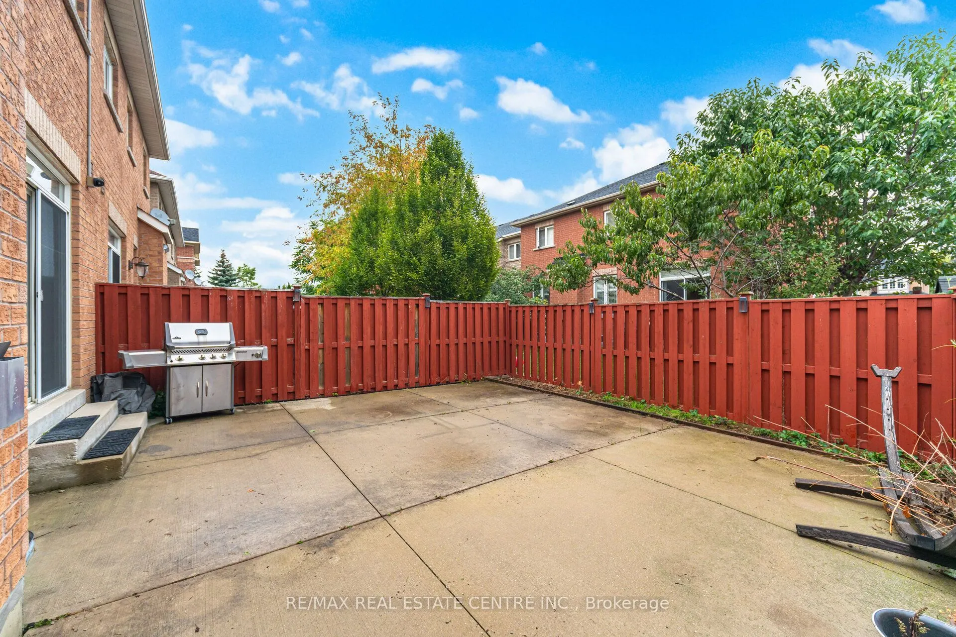 118 Connolly Crescent