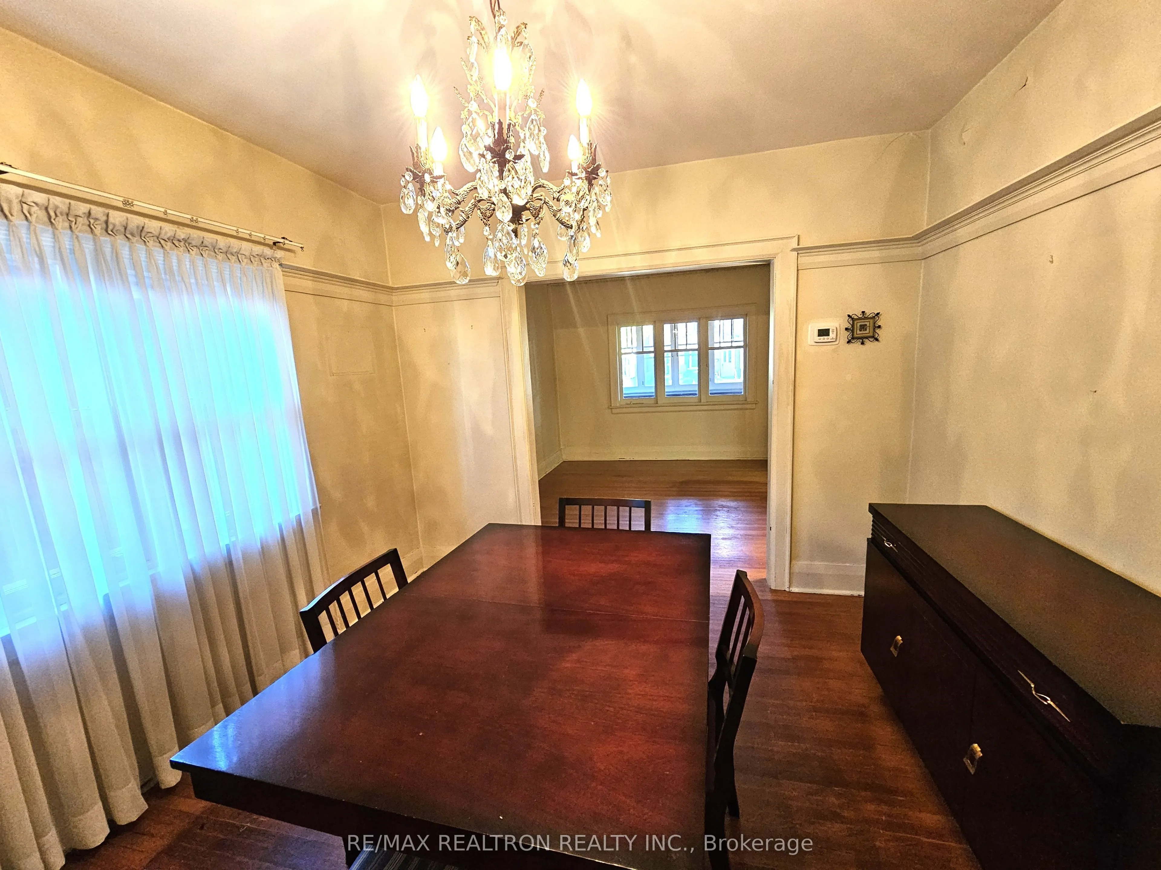 30 Livingstone Avenue E