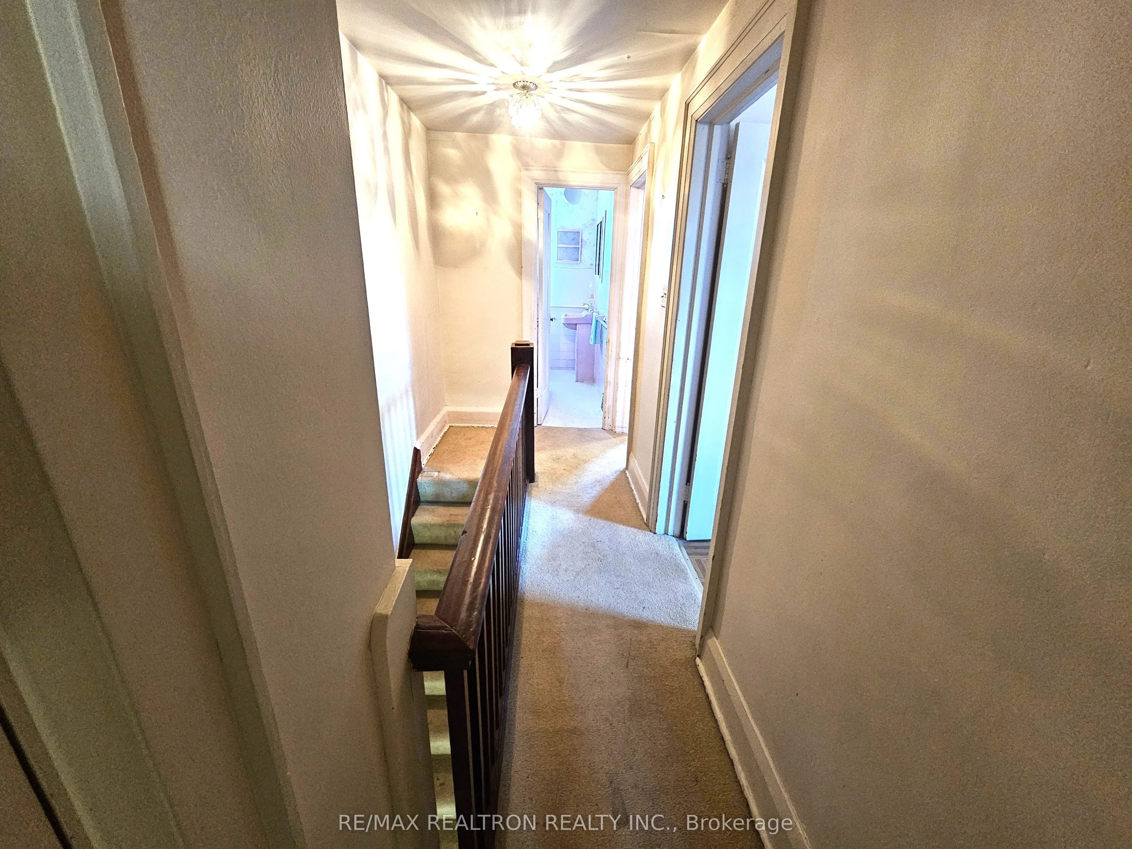 30 Livingstone Avenue E