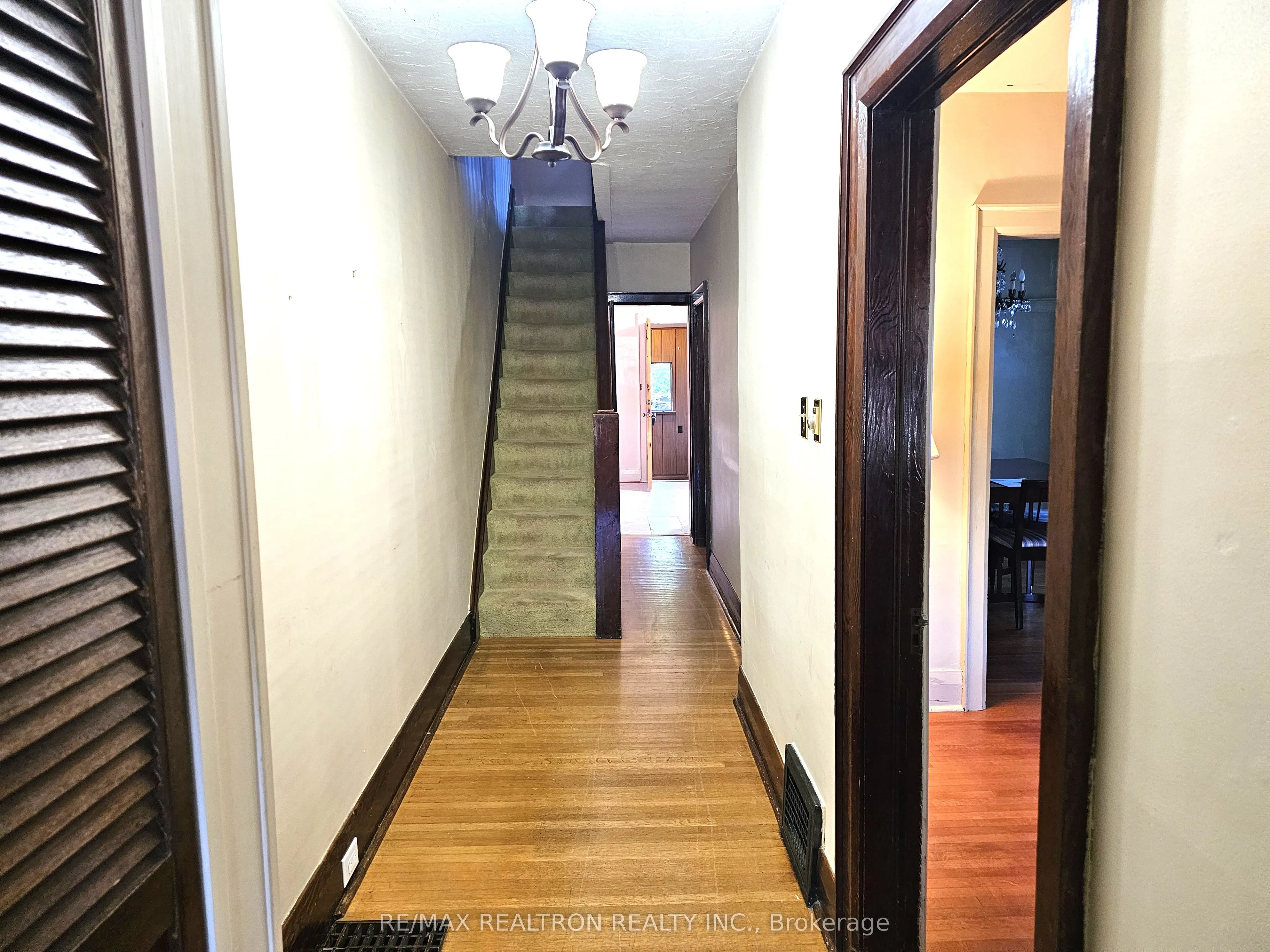 30 Livingstone Avenue E