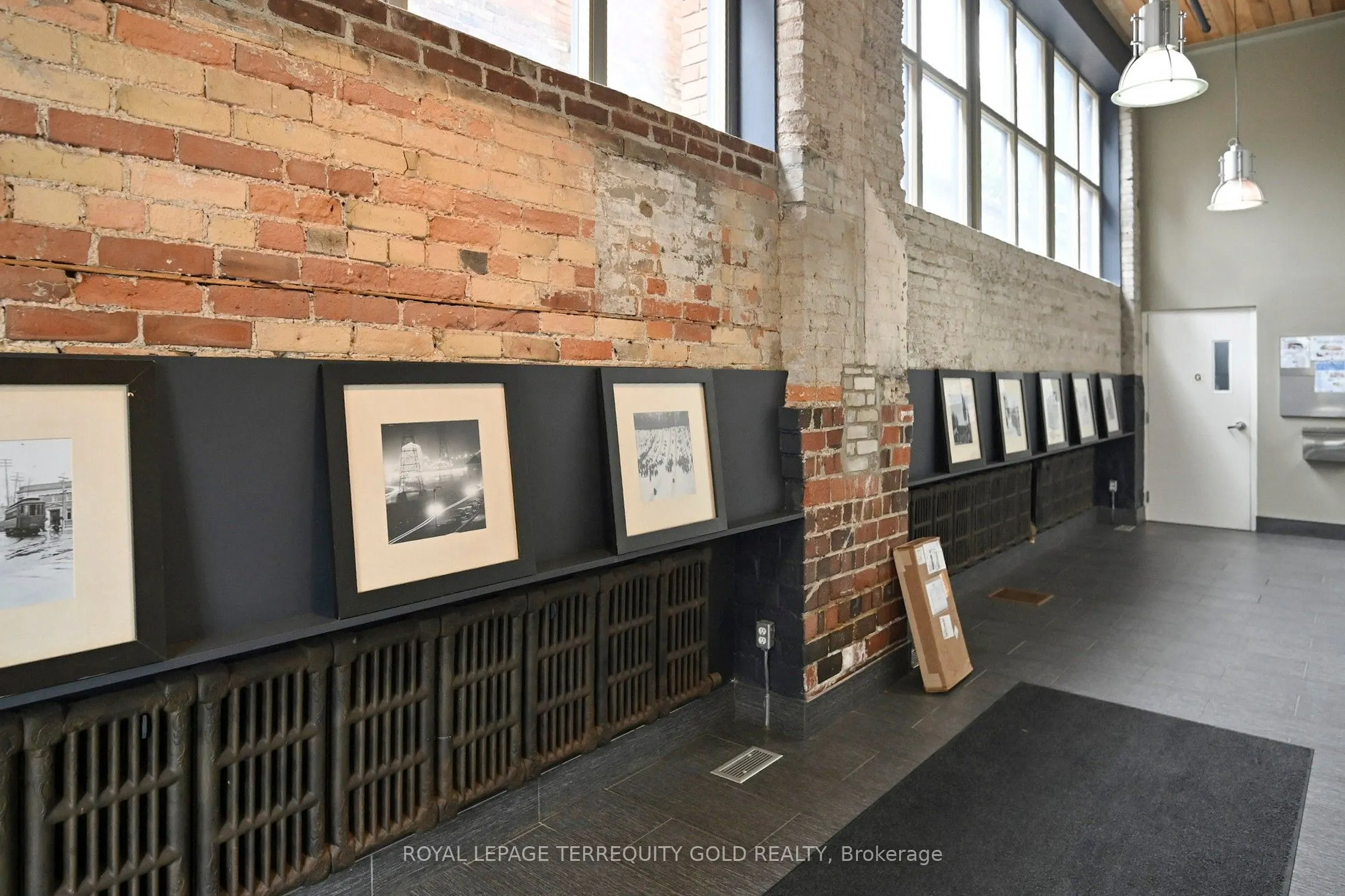 2154 Dundas Street W, #107