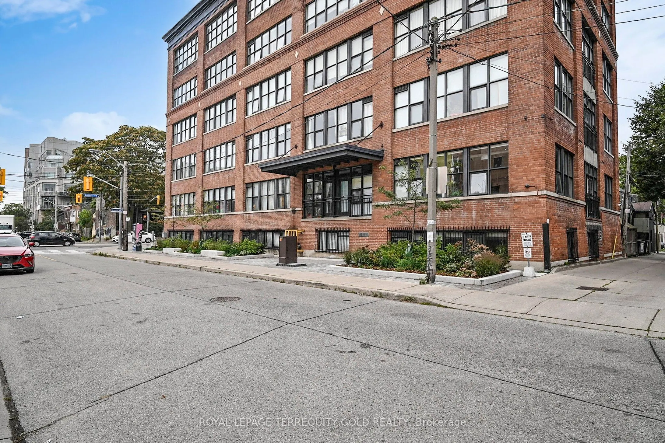 2154 Dundas Street W, #107
