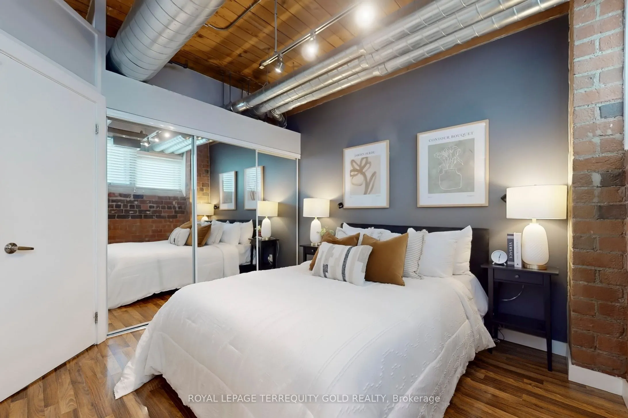 2154 Dundas Street W, #107