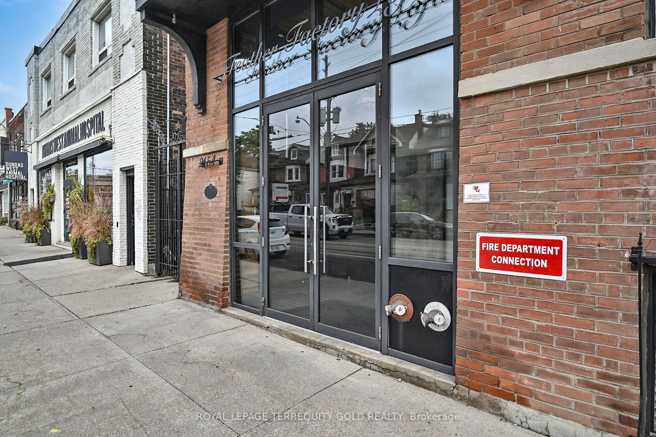 2154 Dundas Street W, #107
