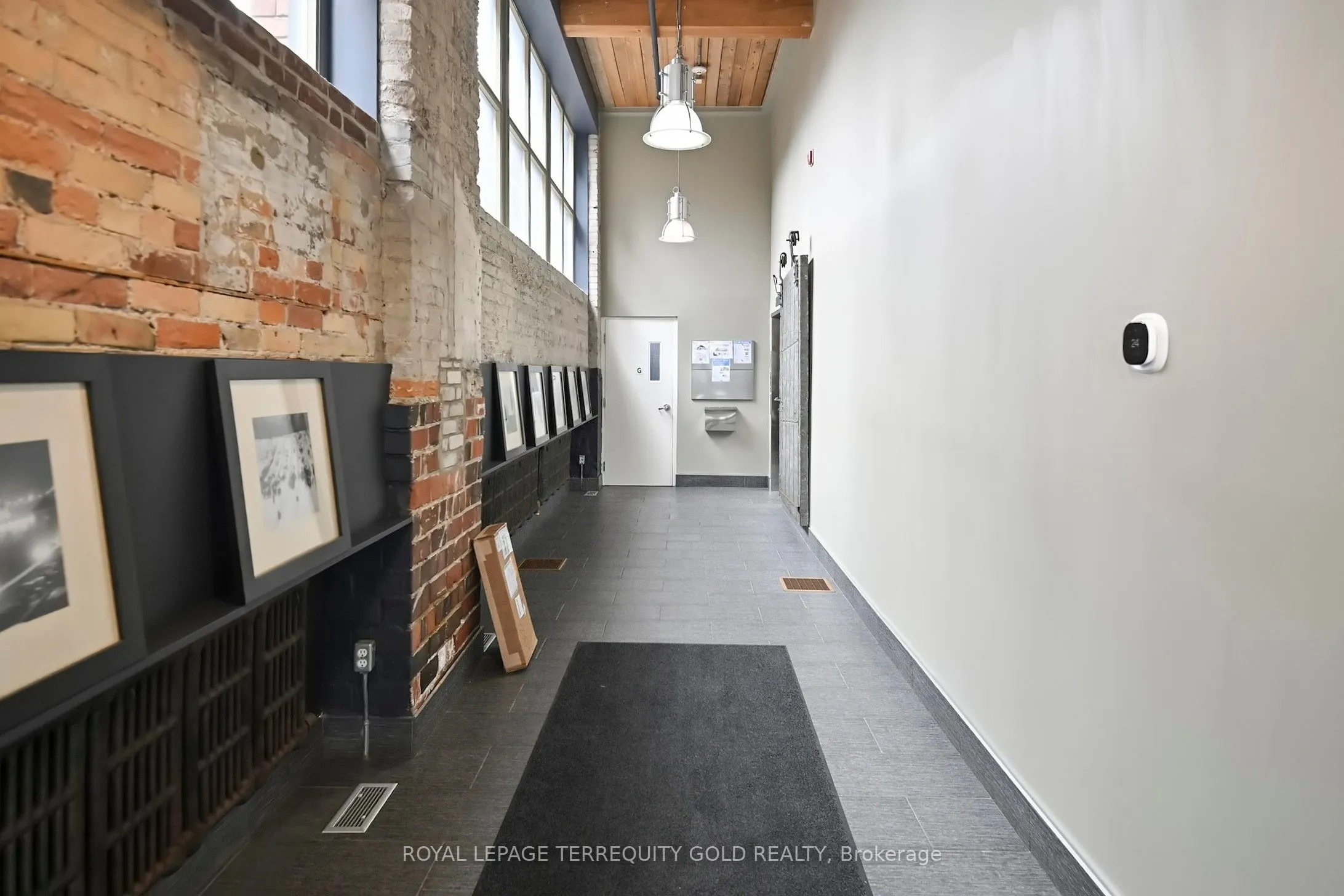 2154 Dundas Street W, #107