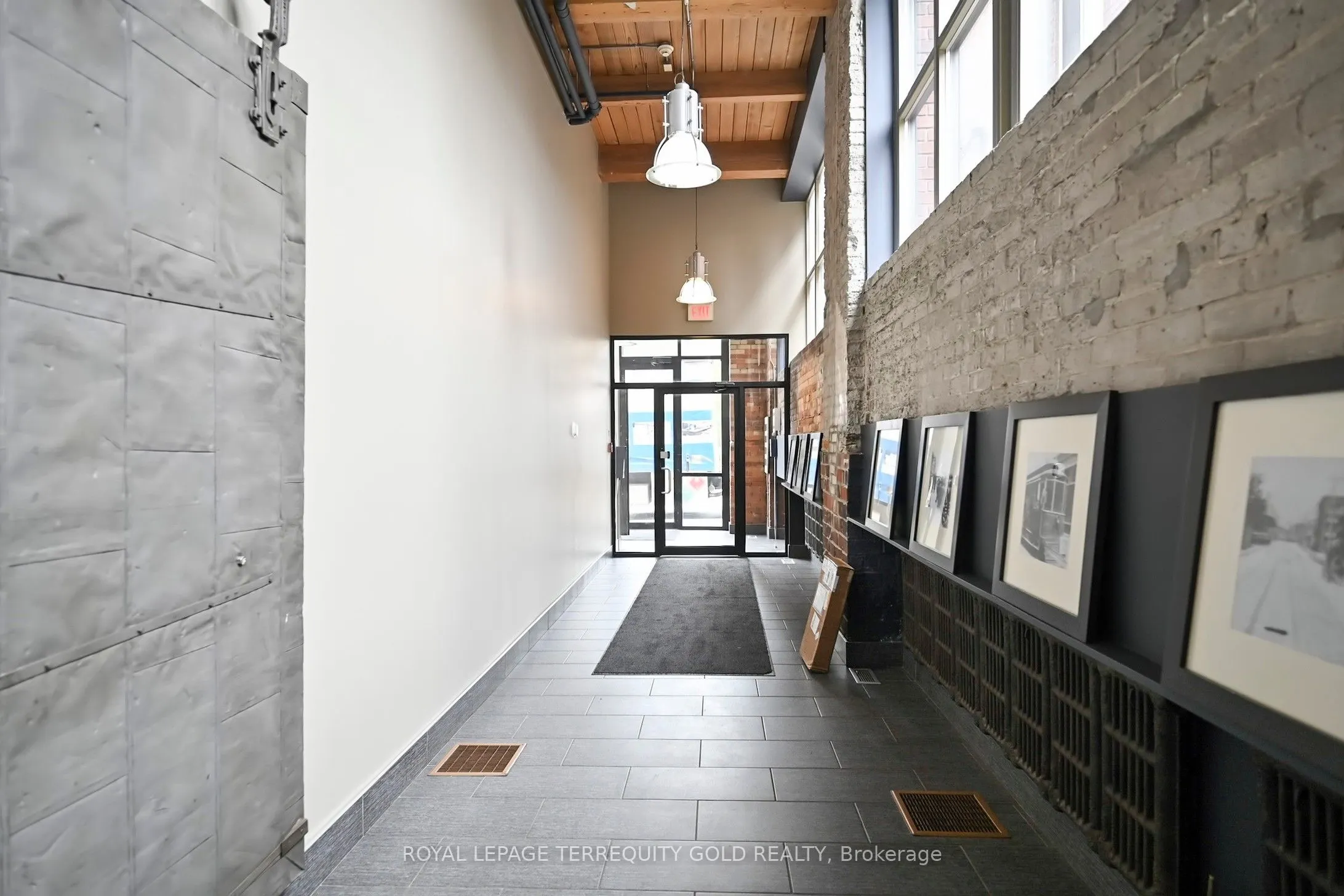 2154 Dundas Street W, #107