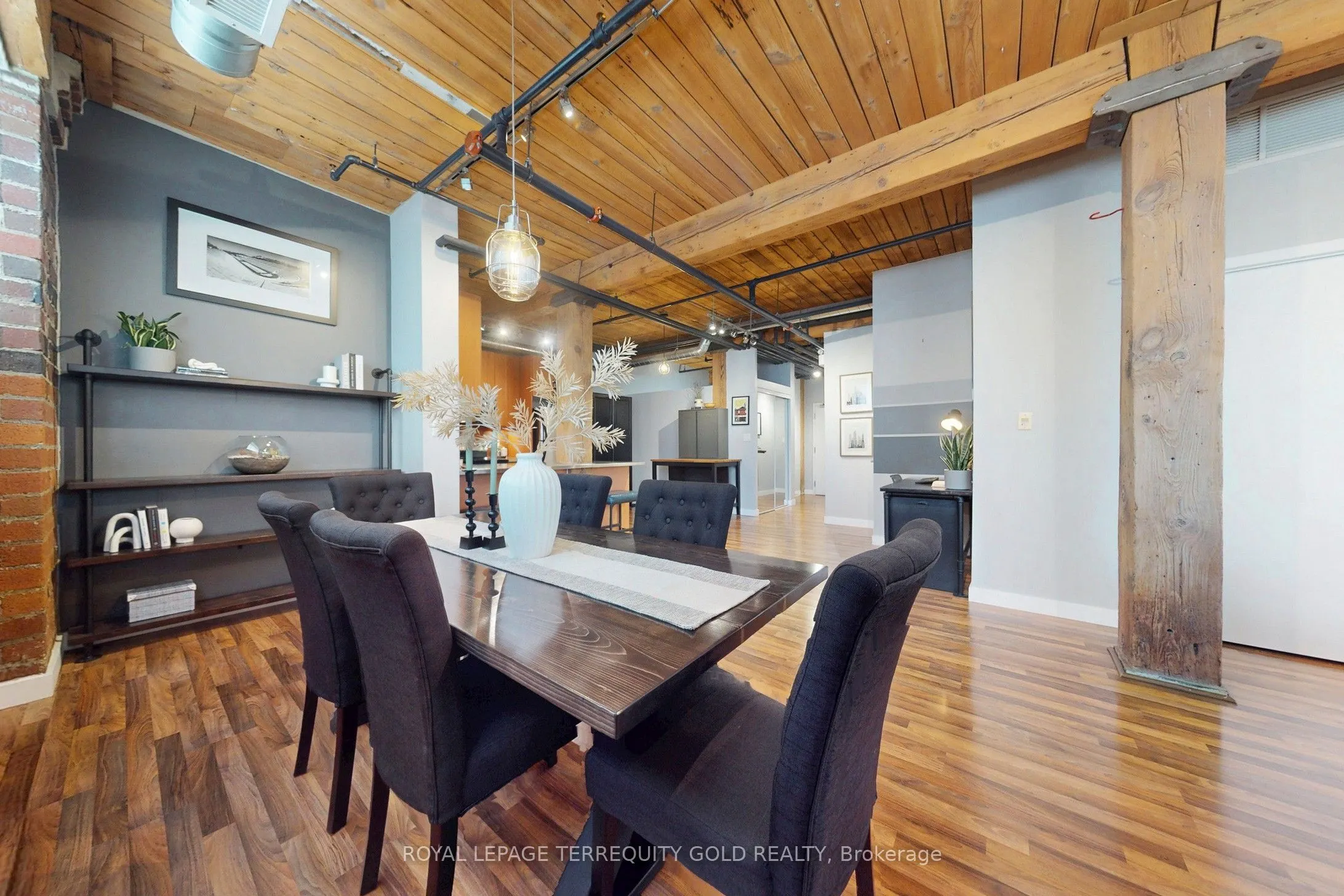 2154 Dundas Street W, #107