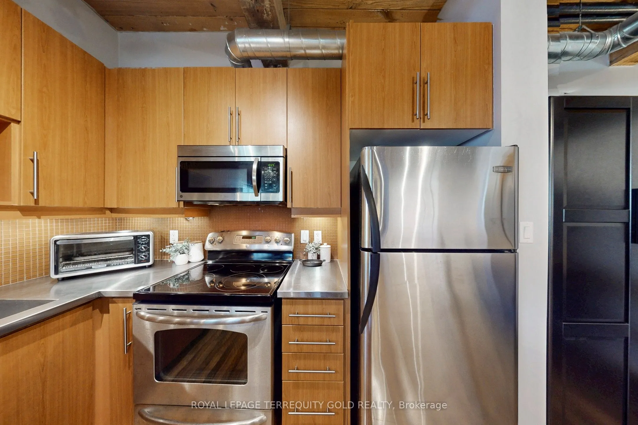 2154 Dundas Street W, #107