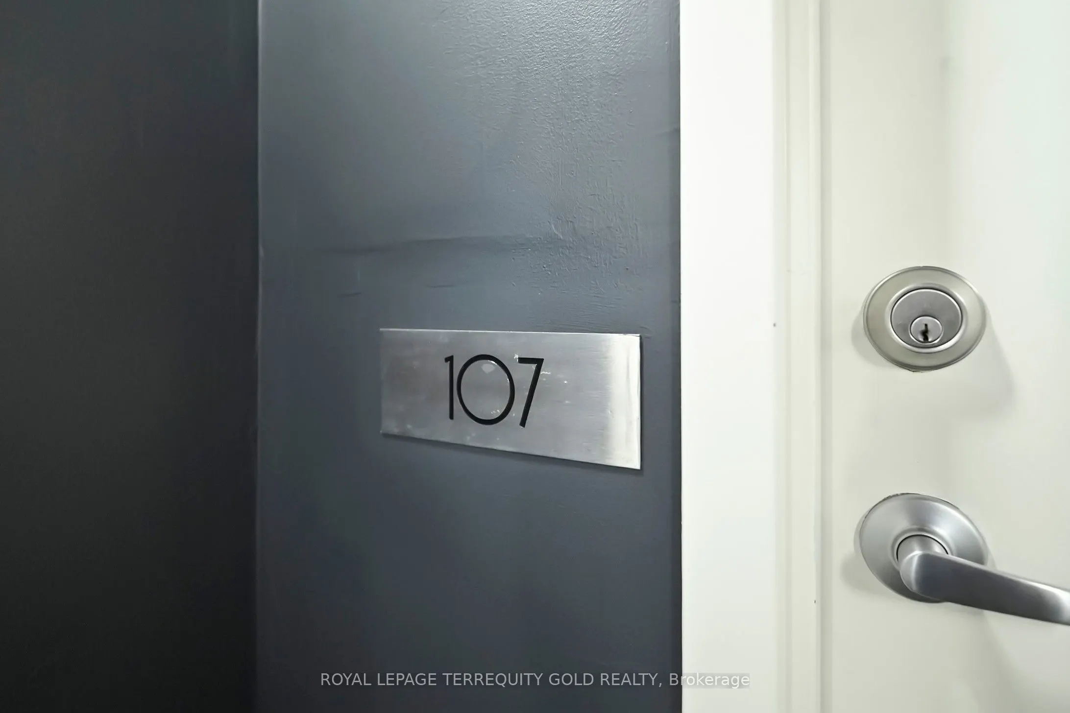 2154 Dundas Street W, #107